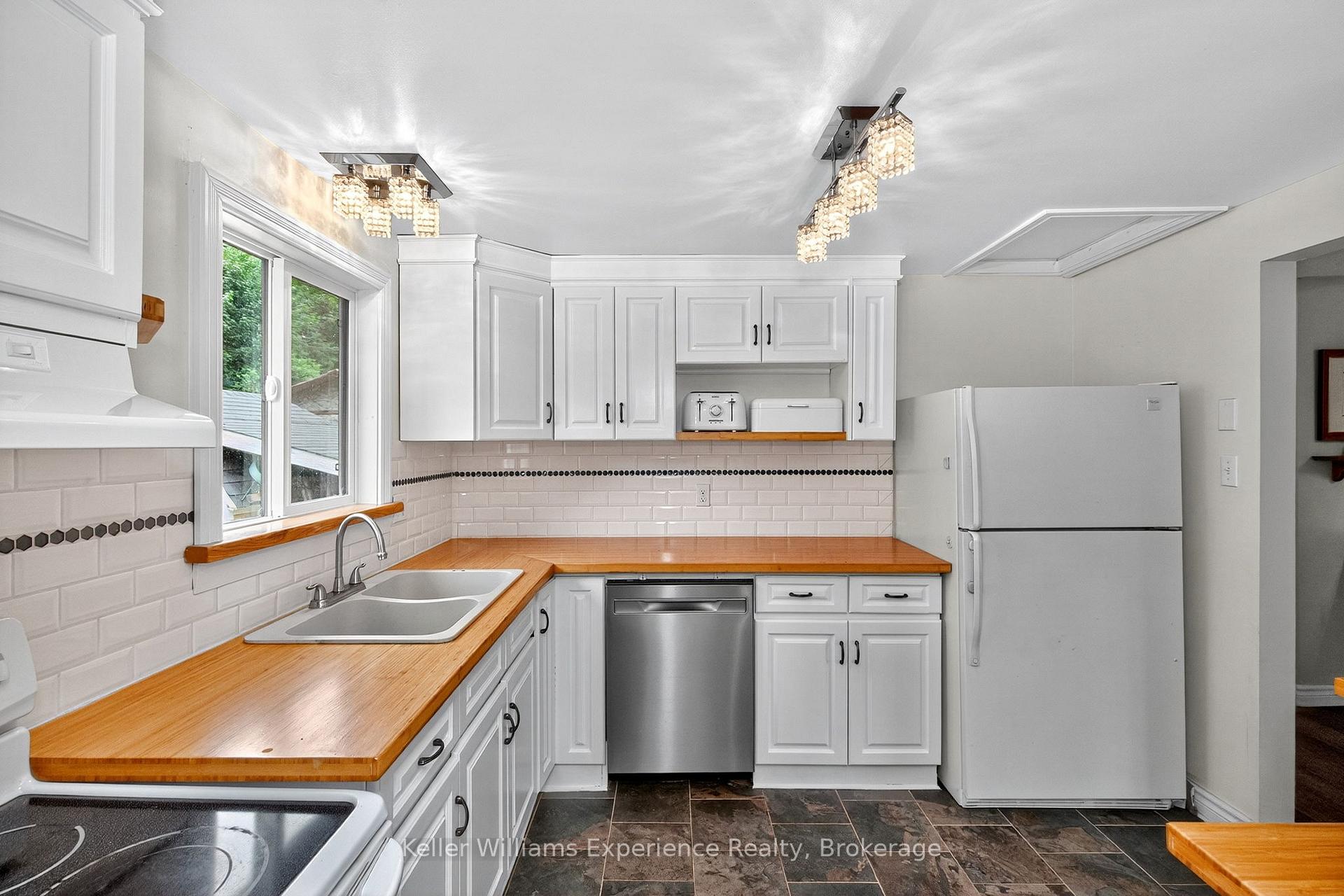 Photo 9 of 268 Galloway Boulevard, Midland — HOMEH
