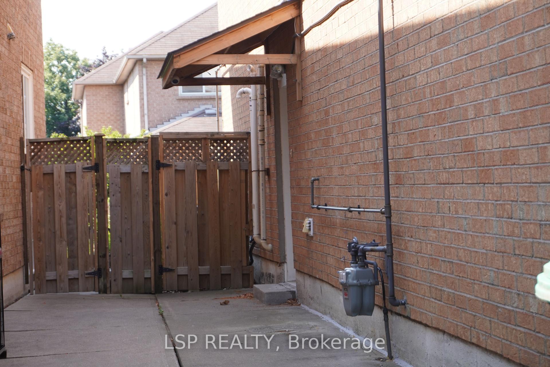 Front of Unit Bsmt., 482 Camden Circle