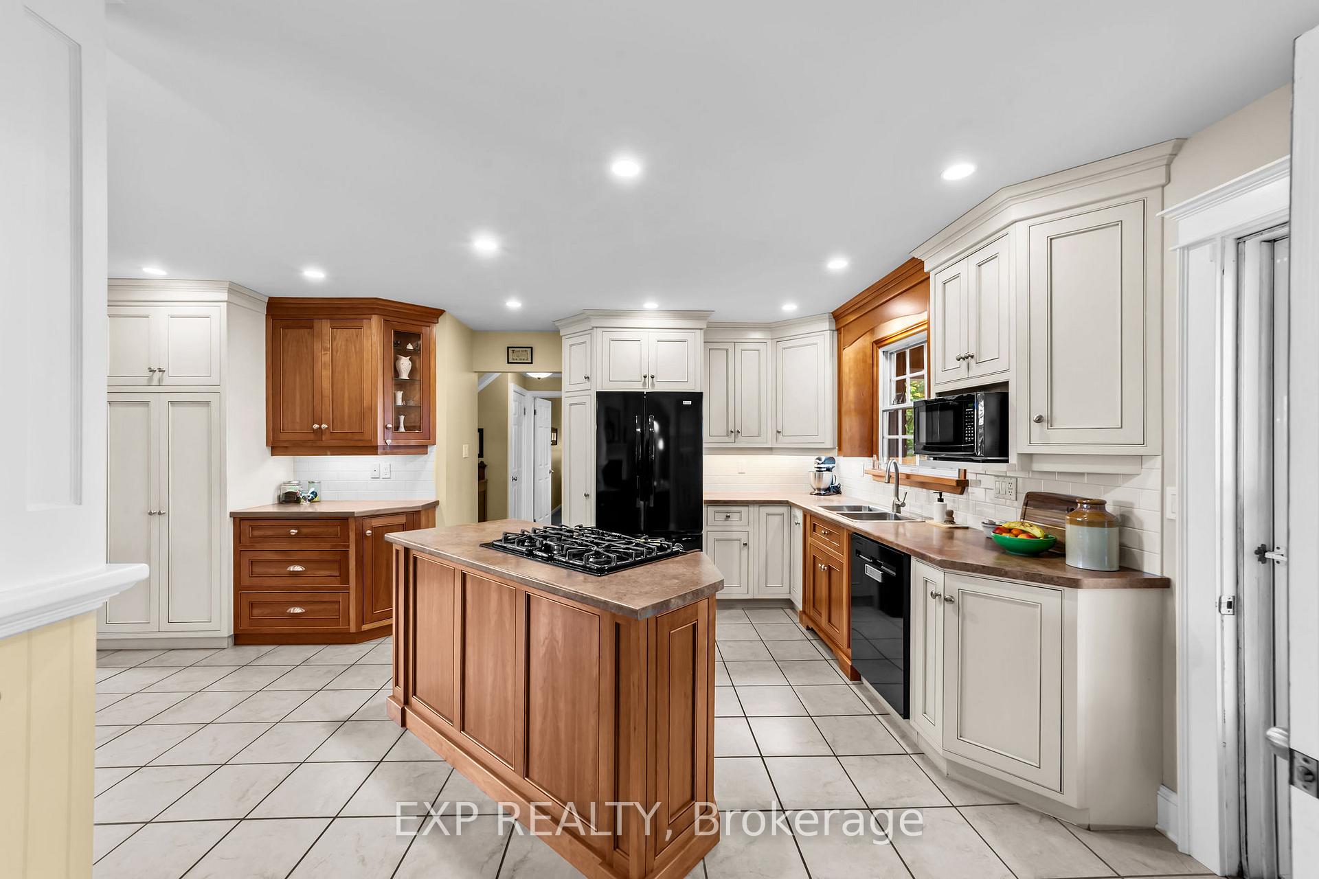 Photo 15 of 9831 McEwen Drive, Middlesex Centre, Rural Middlesex Centre — HOMEH