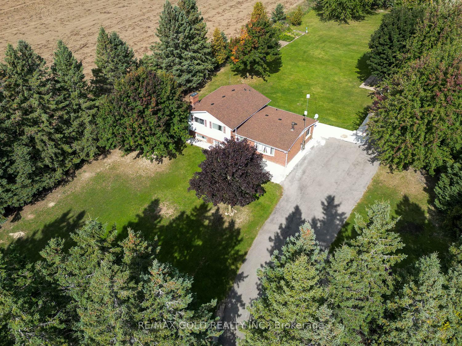 Front of 286063 County Road 10 Side Road
