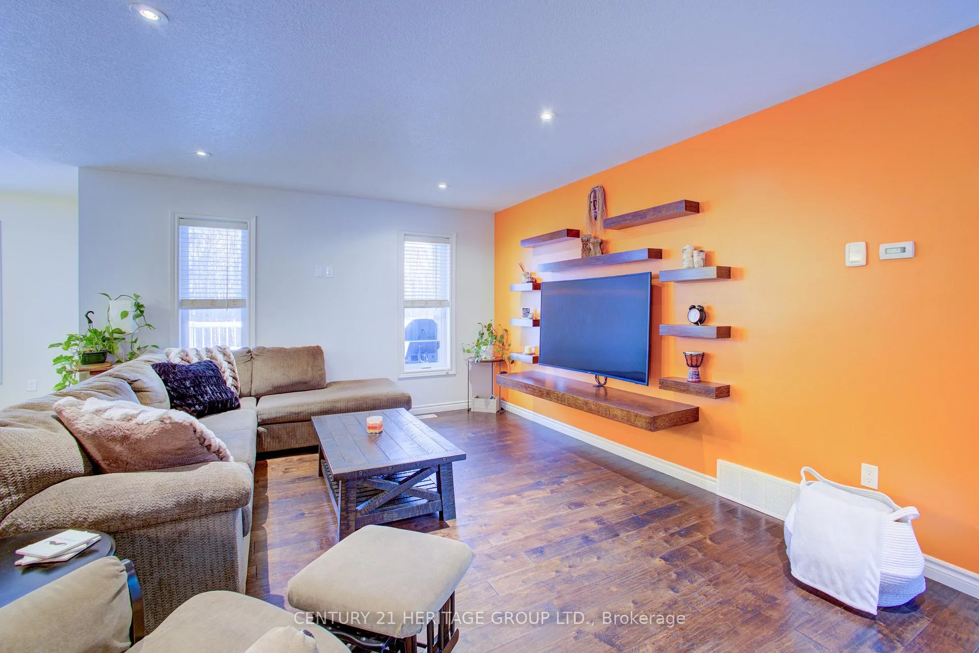 Photo 5 of 109 Tuffy Macdougall Court, Minto, Harriston — HOMEH