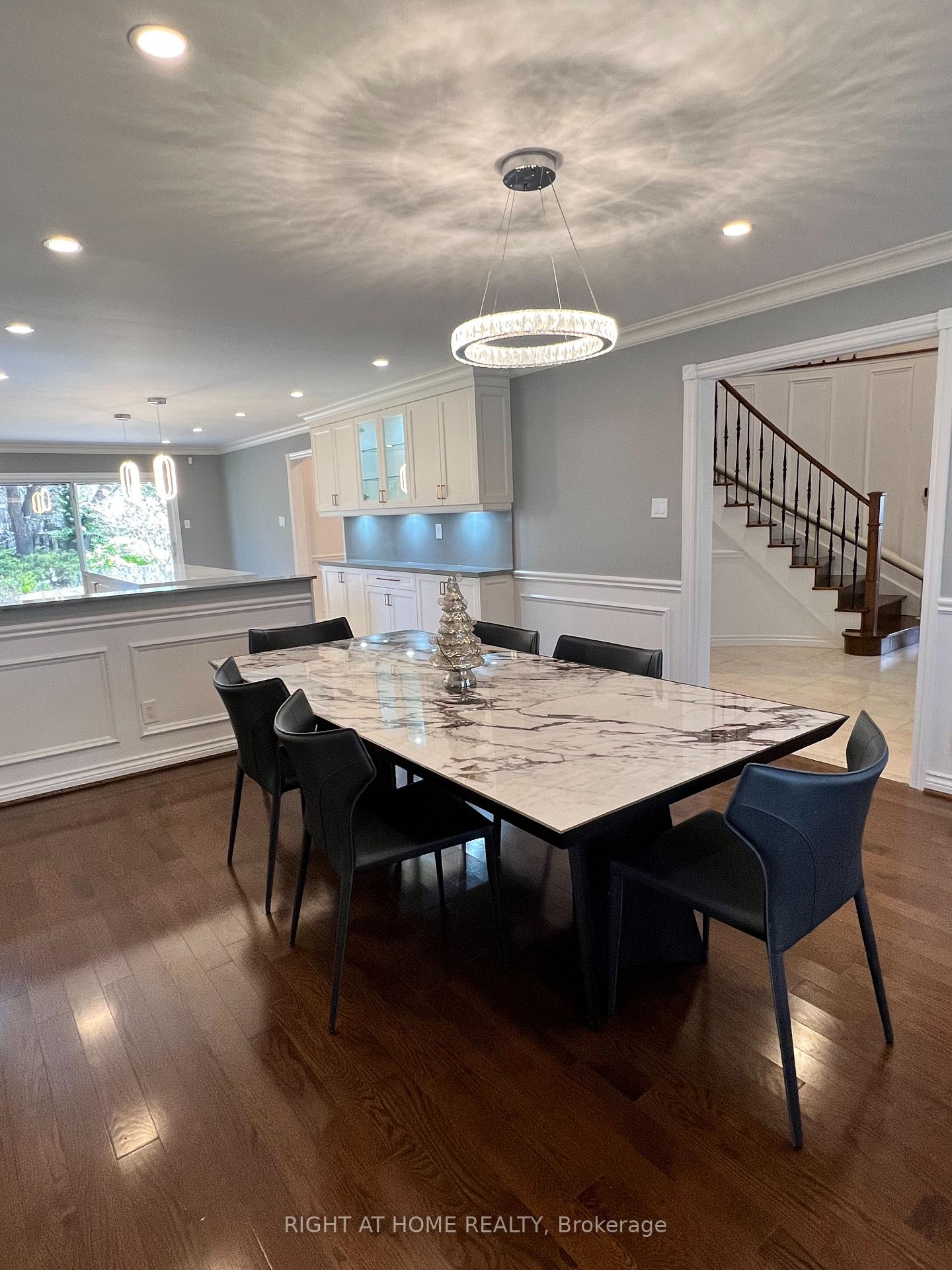 Photo 4 of 8 Delhi Crescent, Markham, Unionville — HOMEH