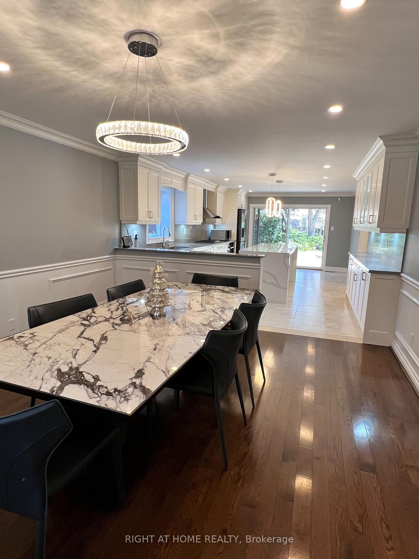 Photo 5 of 8 Delhi Crescent, Markham, Unionville — HOMEH