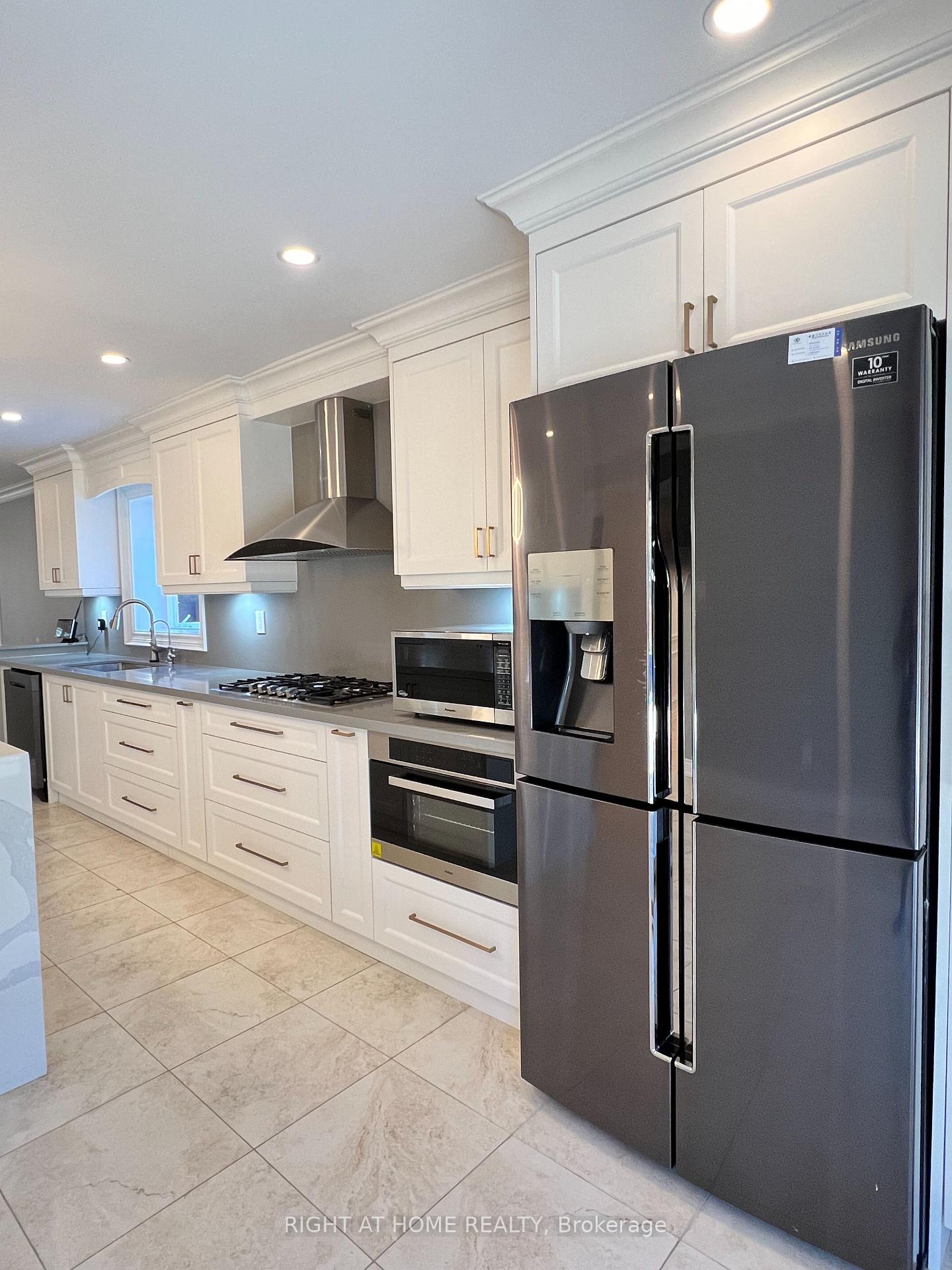 Photo 6 of 8 Delhi Crescent, Markham, Unionville — HOMEH