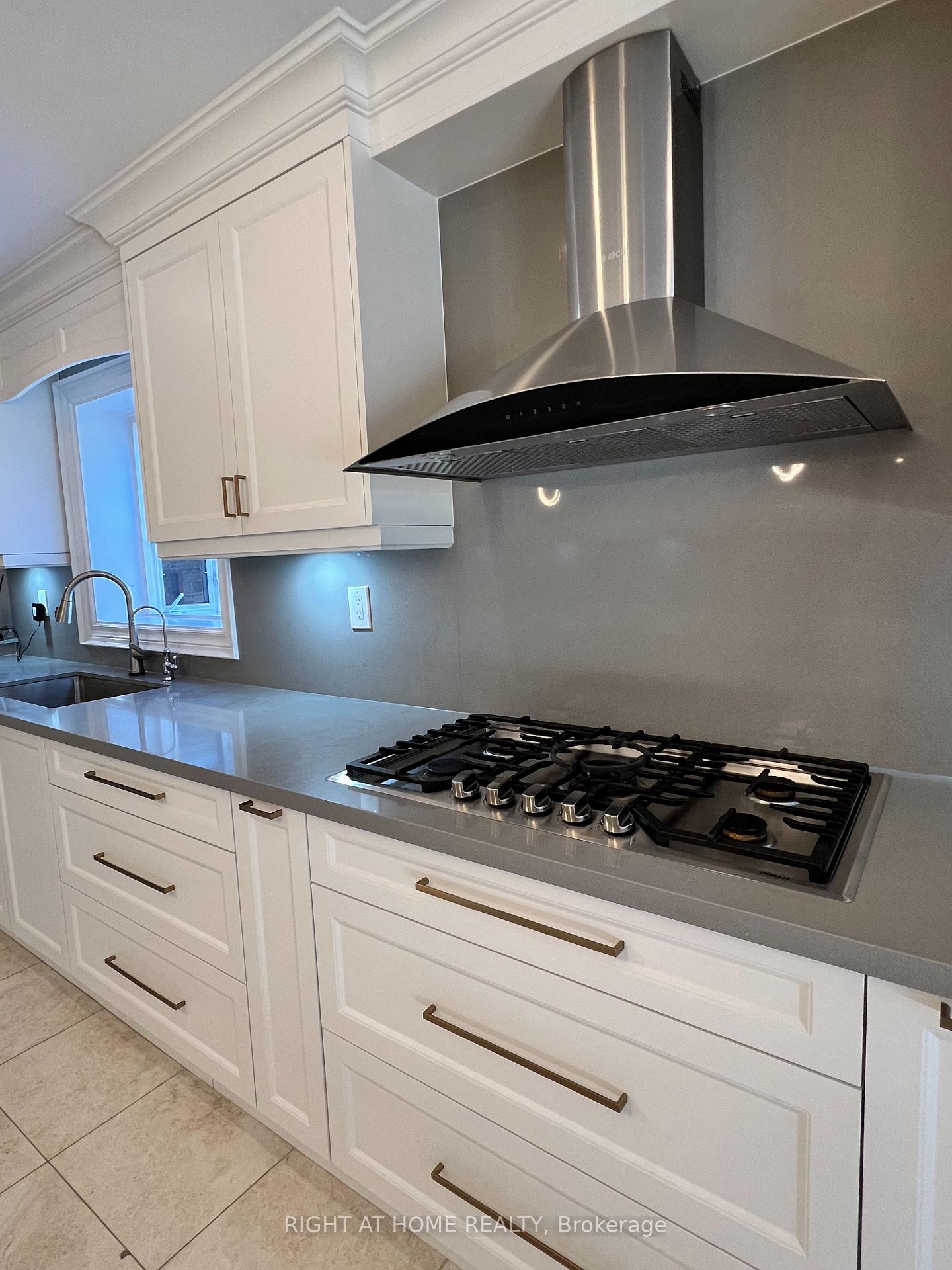 Photo 8 of 8 Delhi Crescent, Markham, Unionville — HOMEH