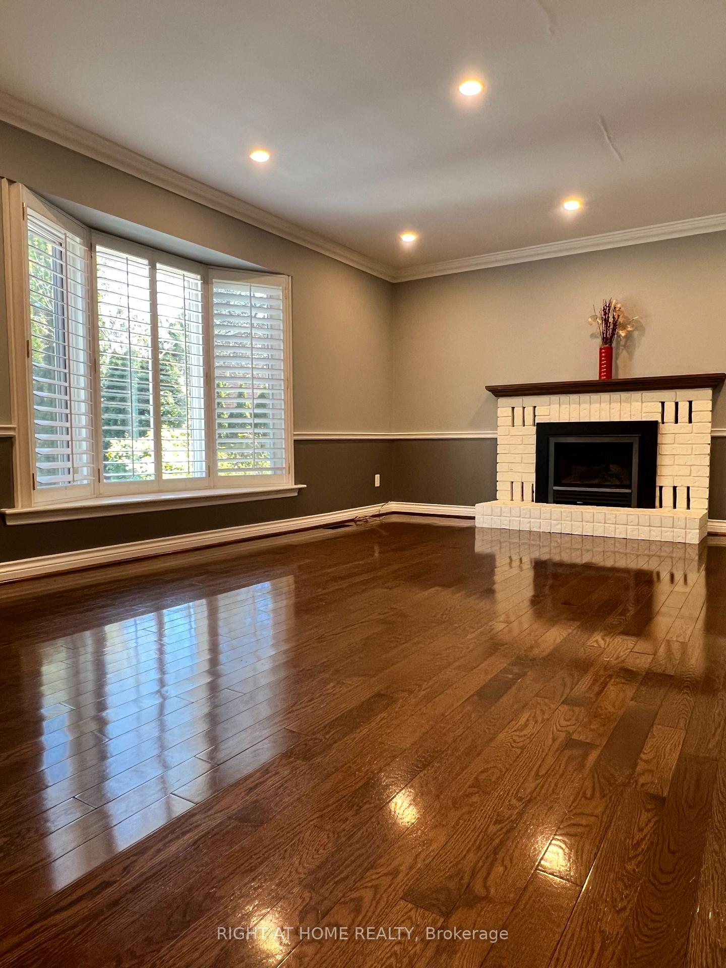 Photo 10 of 8 Delhi Crescent, Markham, Unionville — HOMEH