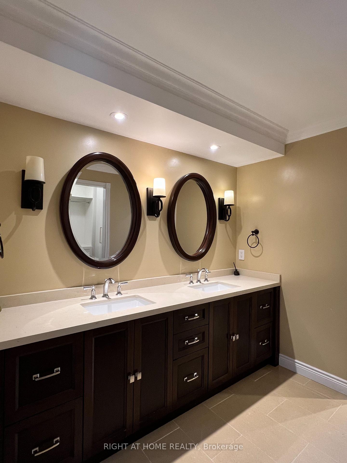 Photo 12 of 8 Delhi Crescent, Markham, Unionville — HOMEH