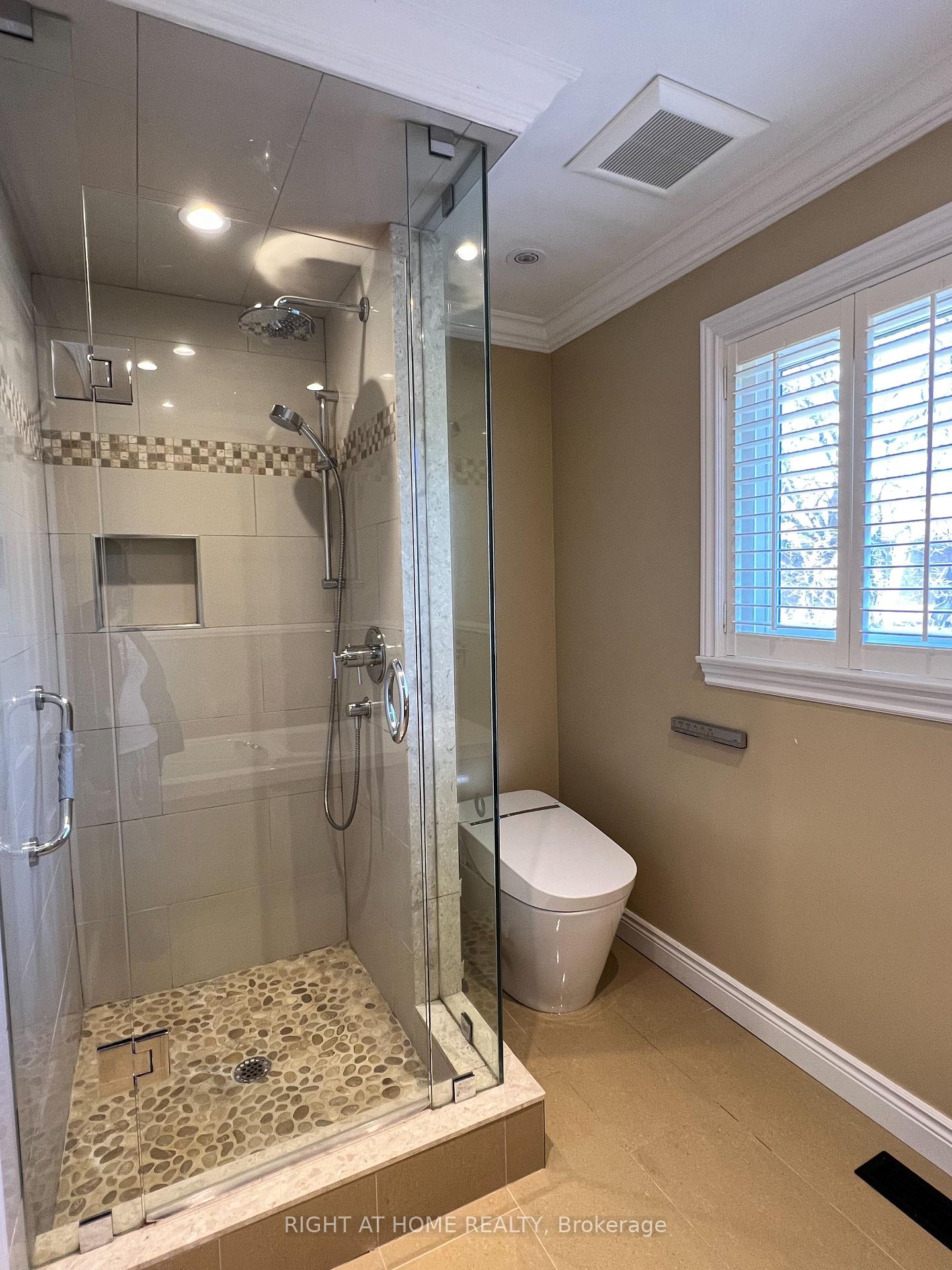 Photo 13 of 8 Delhi Crescent, Markham, Unionville — HOMEH