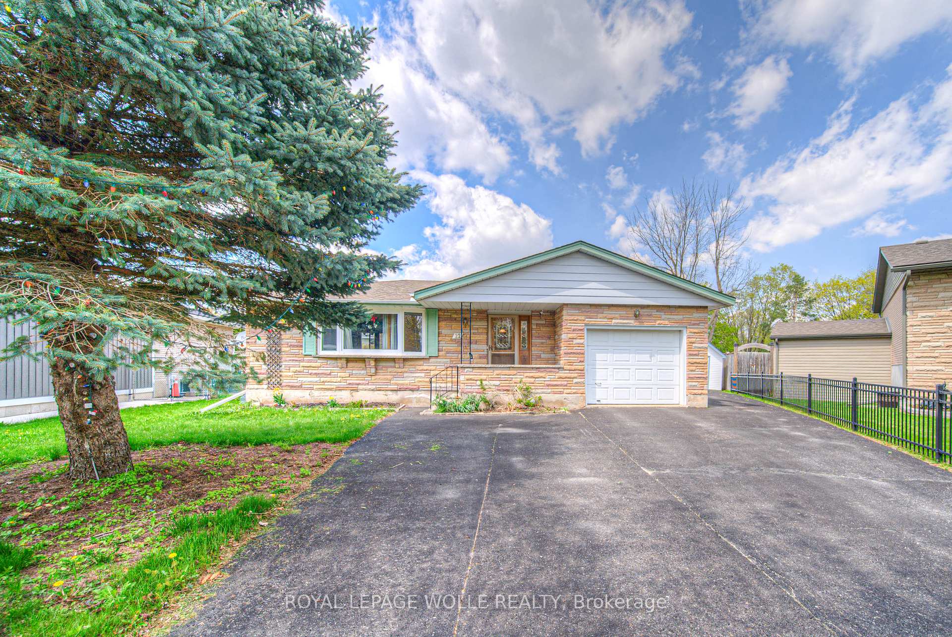 Photo 1 of 22 Hampton Place, Kitchener — HOMEH
