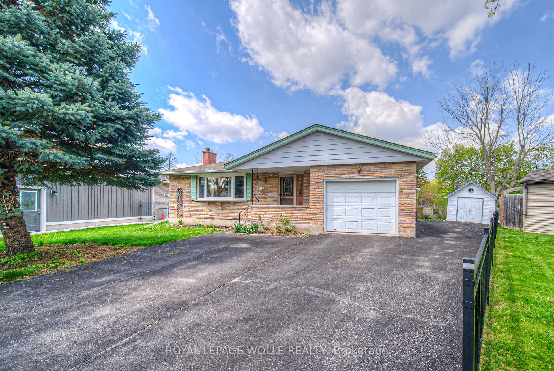 Photo 2 of 22 Hampton Place, Kitchener — HOMEH