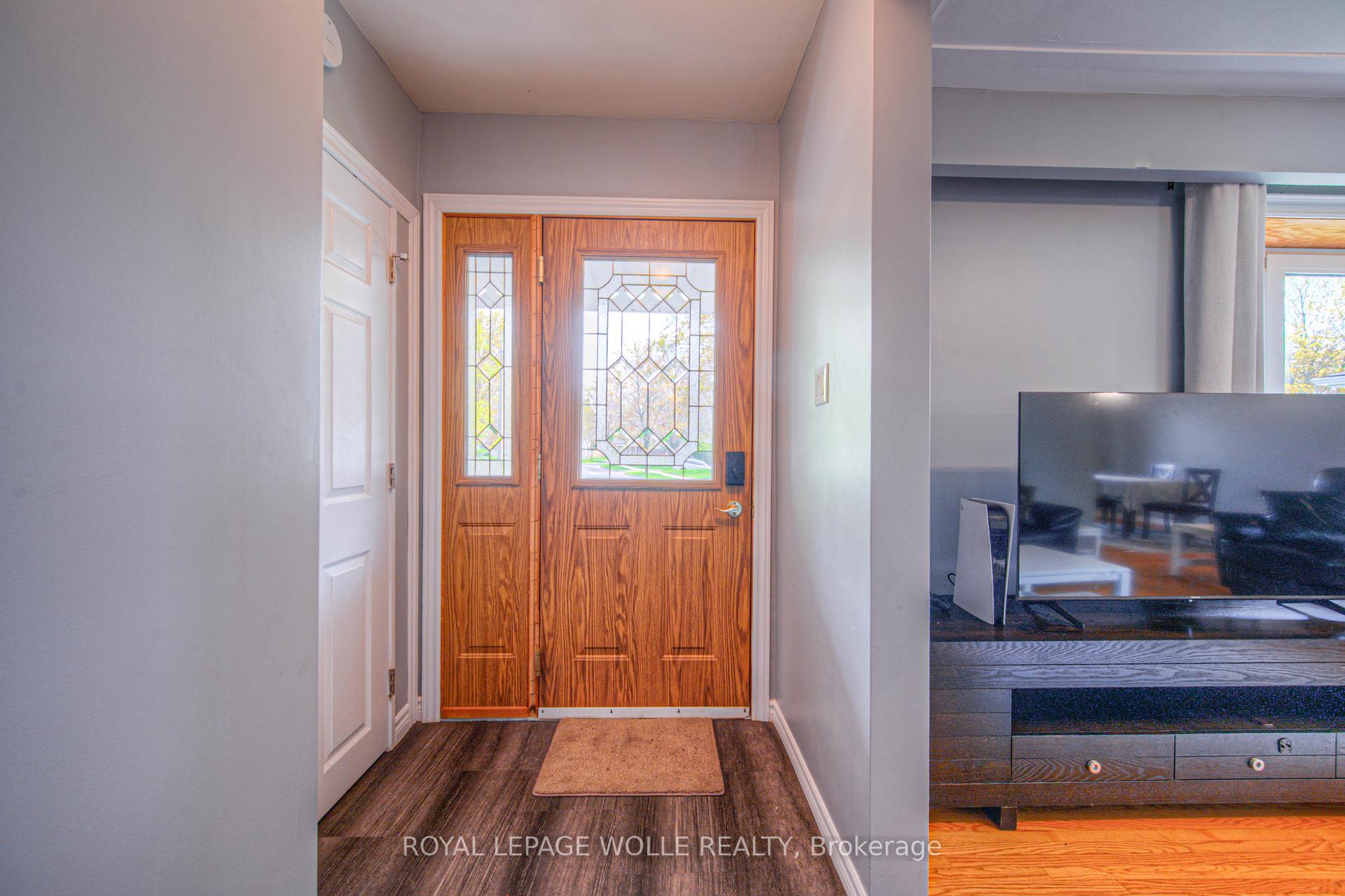 Photo 4 of 22 Hampton Place, Kitchener — HOMEH