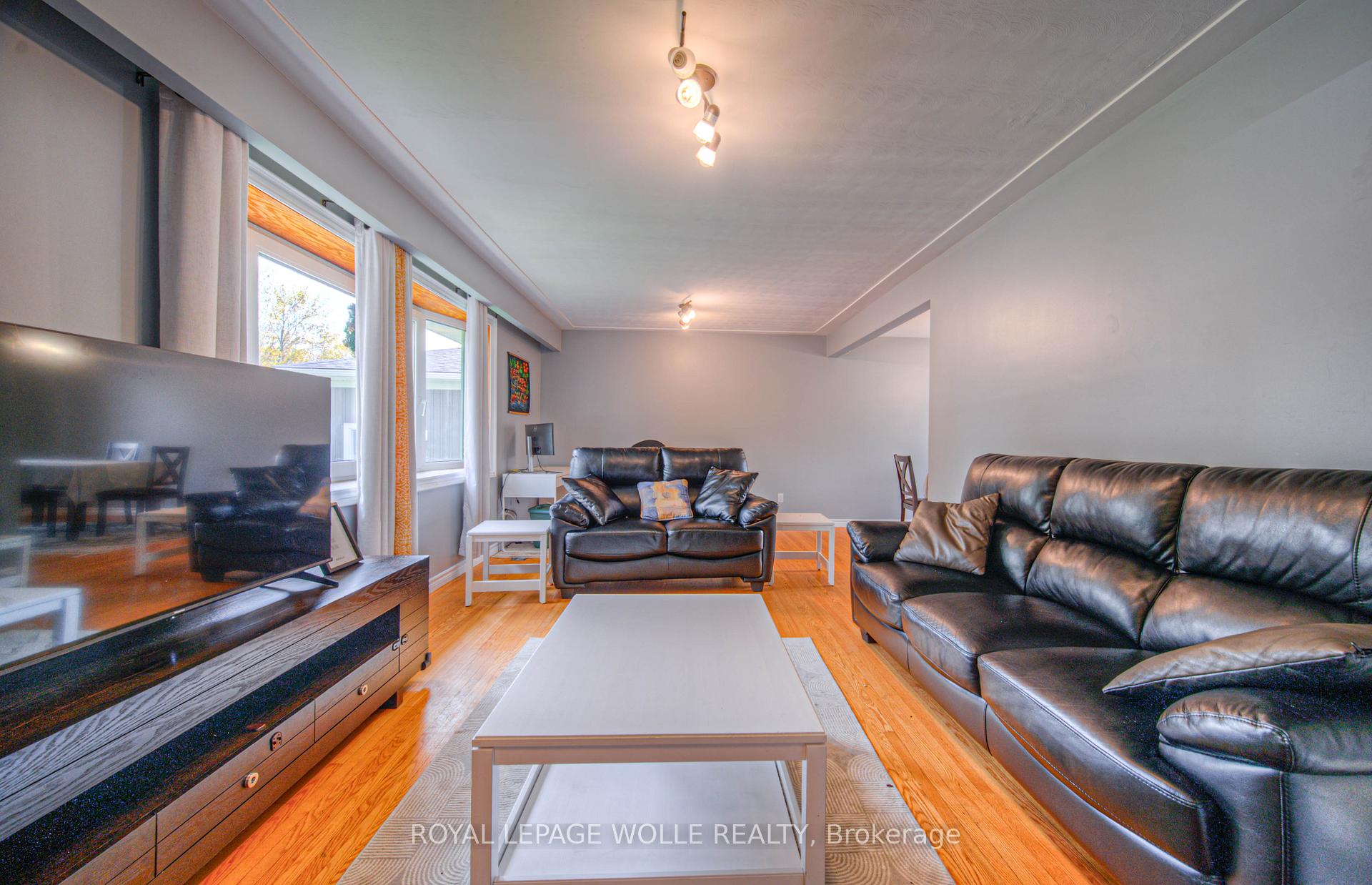 Photo 5 of 22 Hampton Place, Kitchener — HOMEH