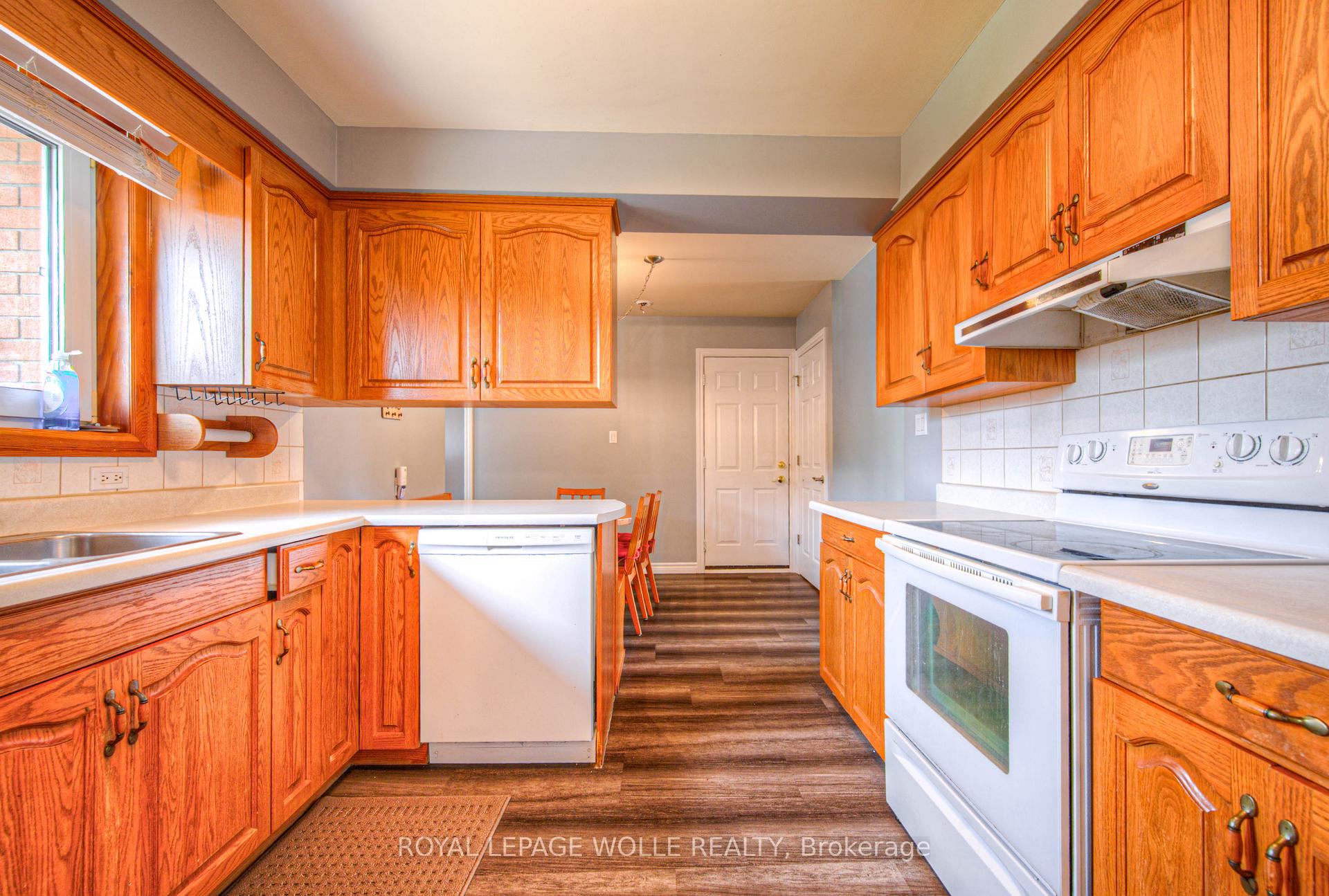 Photo 11 of 22 Hampton Place, Kitchener — HOMEH