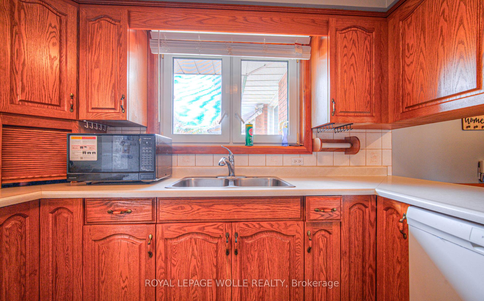 Photo 12 of 22 Hampton Place, Kitchener — HOMEH