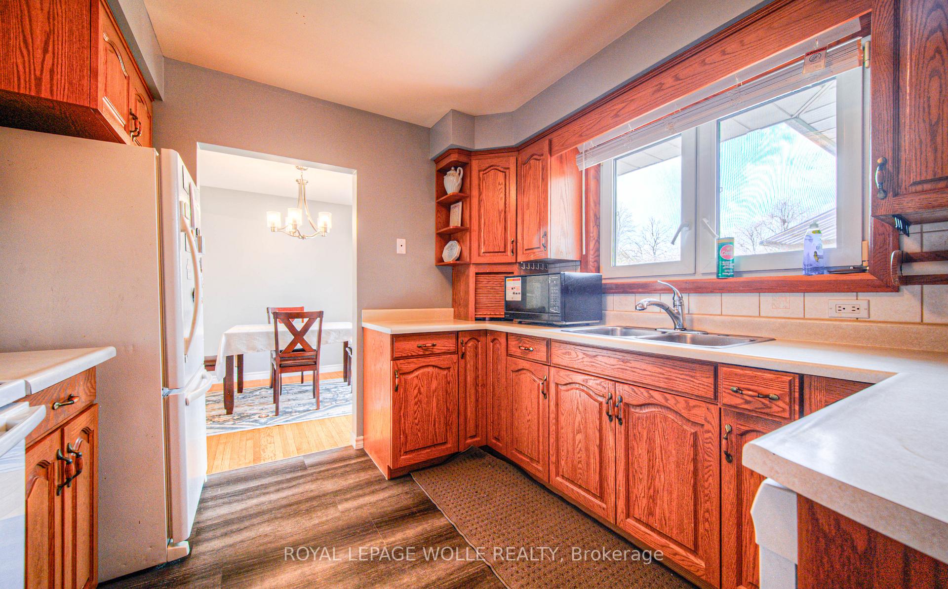 Photo 13 of 22 Hampton Place, Kitchener — HOMEH