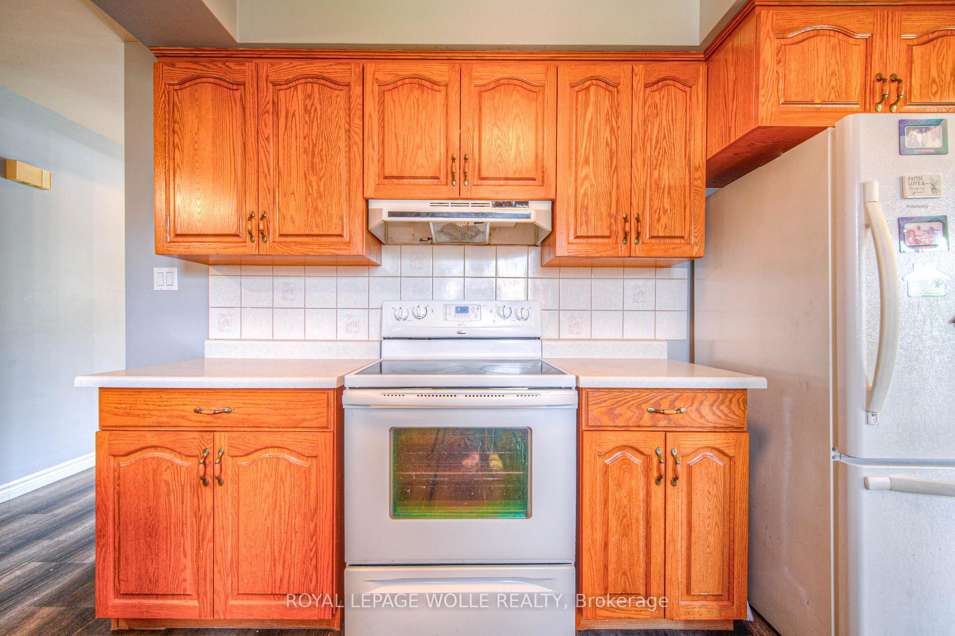Photo 14 of 22 Hampton Place, Kitchener — HOMEH