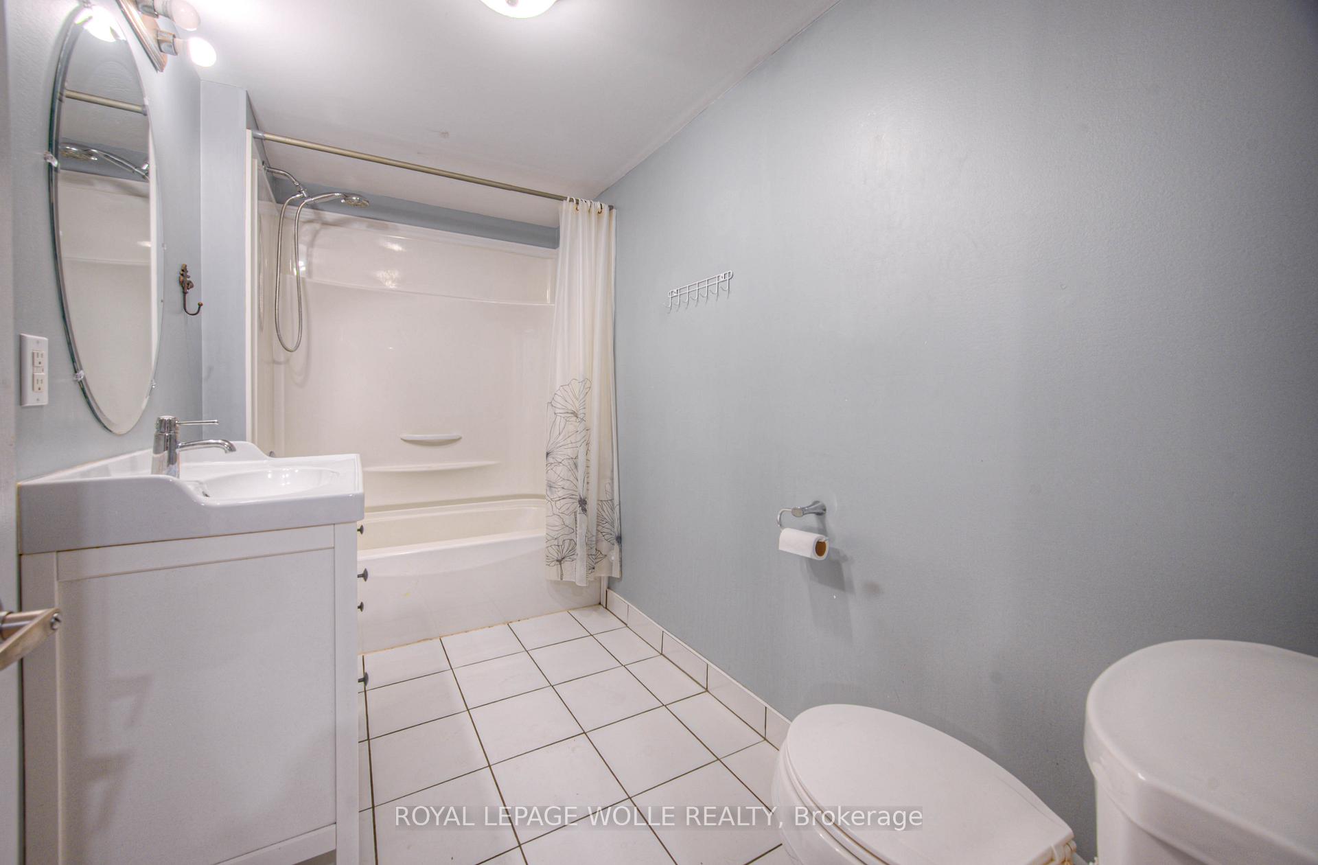 Photo 34 of 22 Hampton Place, Kitchener — HOMEH