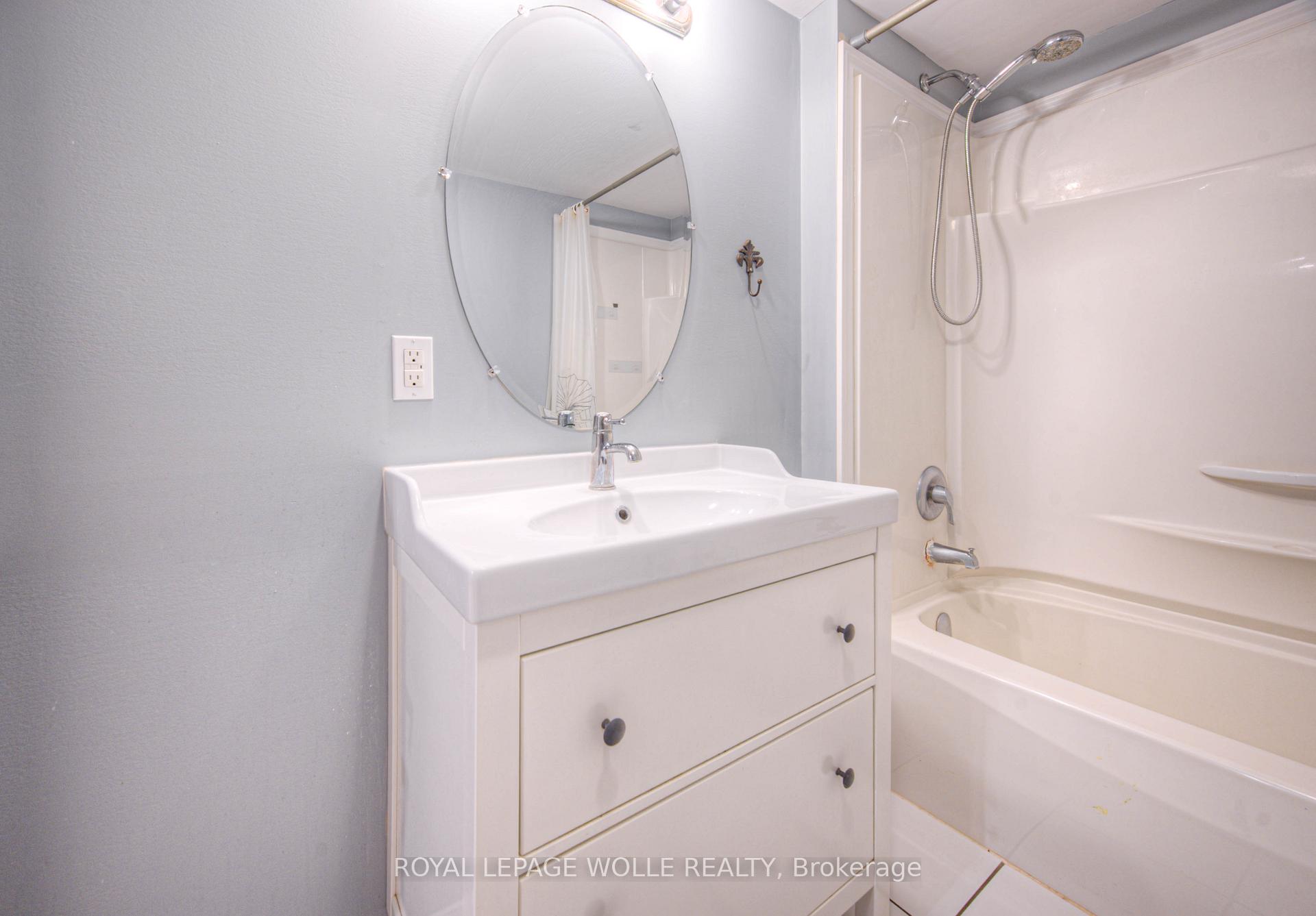 Photo 38 of 22 Hampton Place, Kitchener — HOMEH