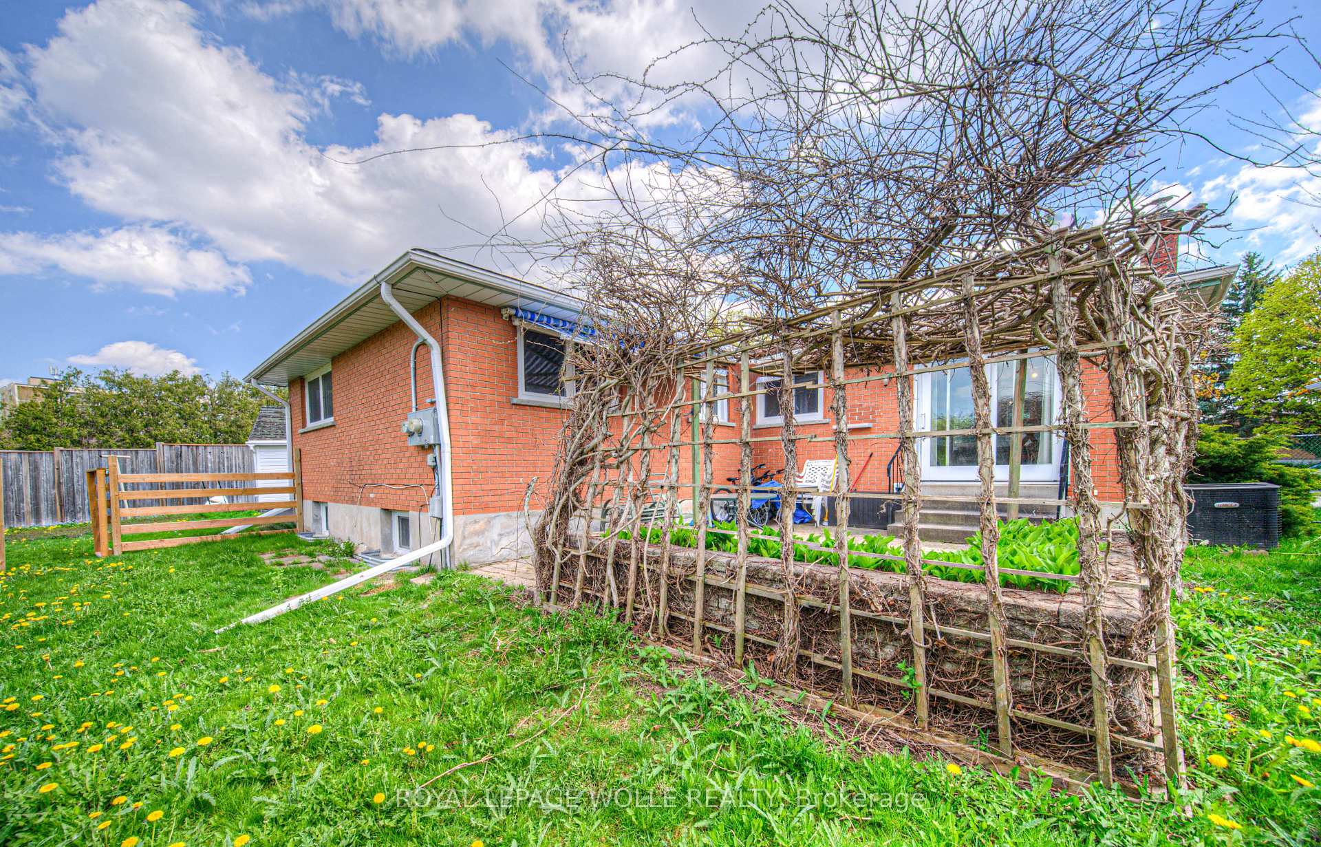 Photo 45 of 22 Hampton Place, Kitchener — HOMEH