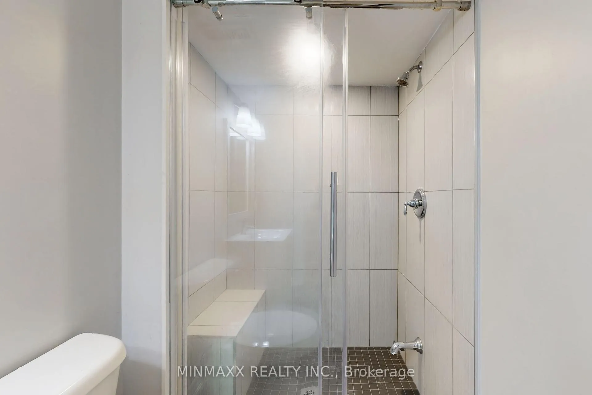 Photo 19 of 1264 Clifford Point, Milton, Ford — HOMEH