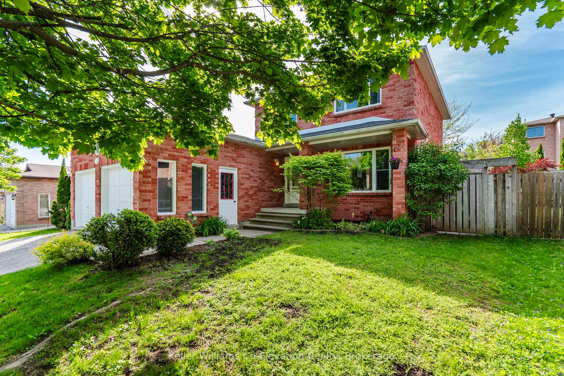 Photo 2 of 1056 Dina Crescent, Midland — HOMEH