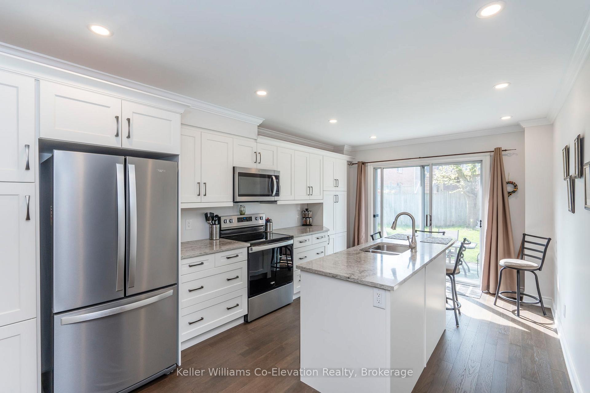Photo 4 of 1056 Dina Crescent, Midland — HOMEH