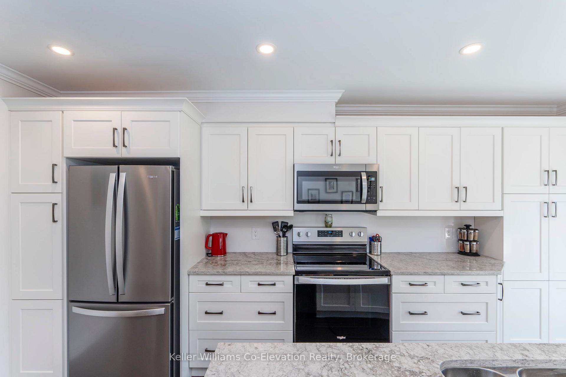 Photo 5 of 1056 Dina Crescent, Midland — HOMEH