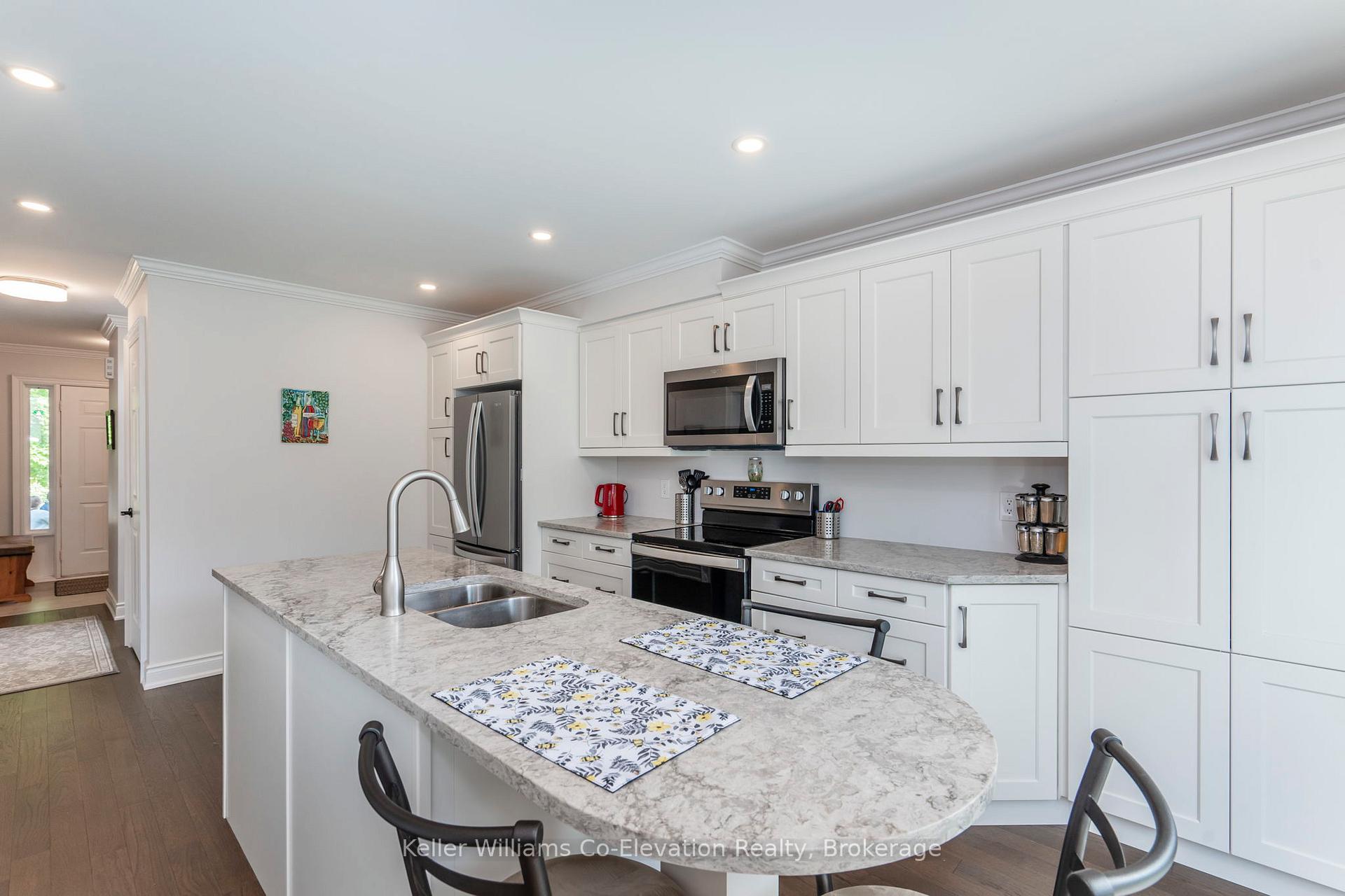 Photo 6 of 1056 Dina Crescent, Midland — HOMEH
