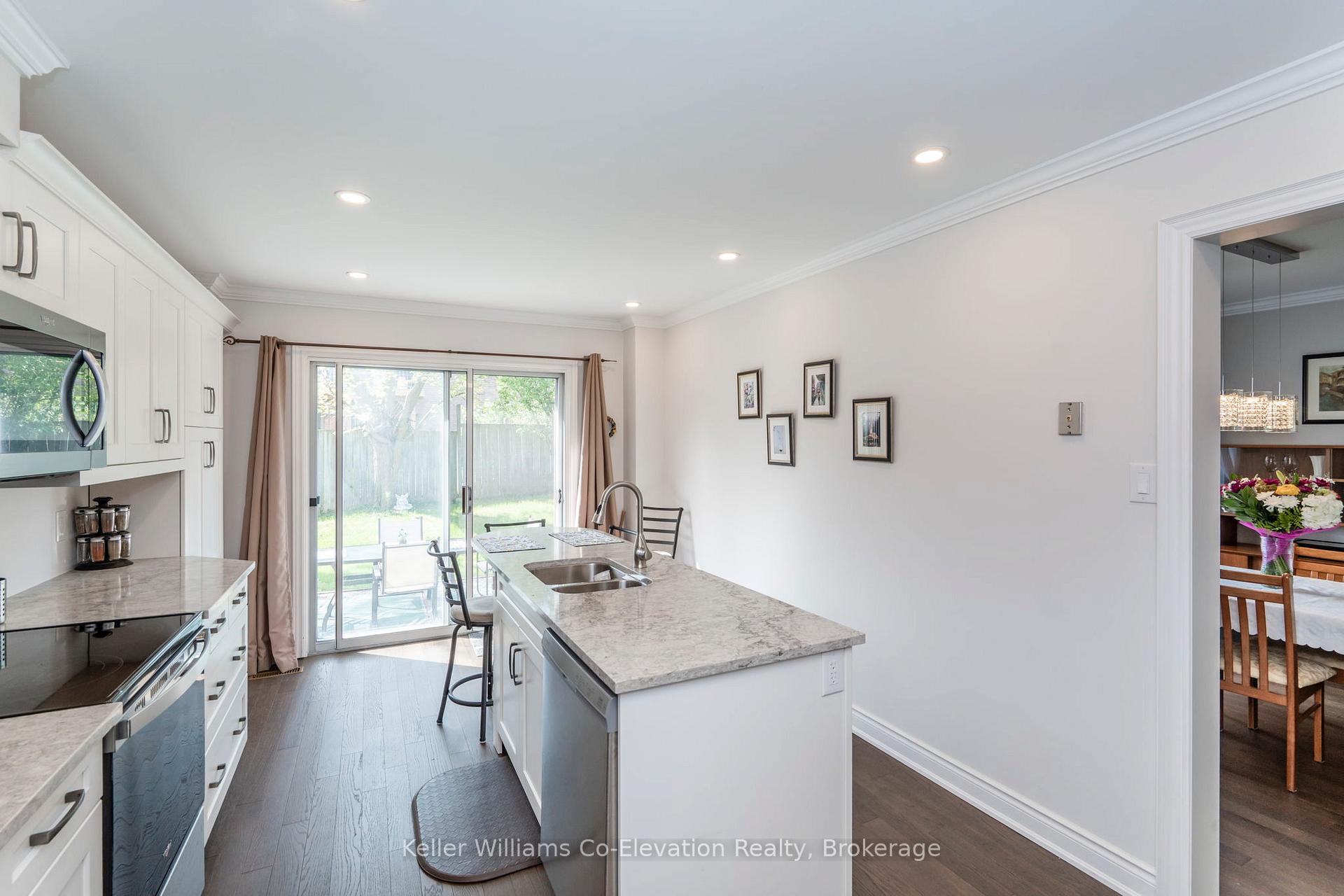 Photo 7 of 1056 Dina Crescent, Midland — HOMEH