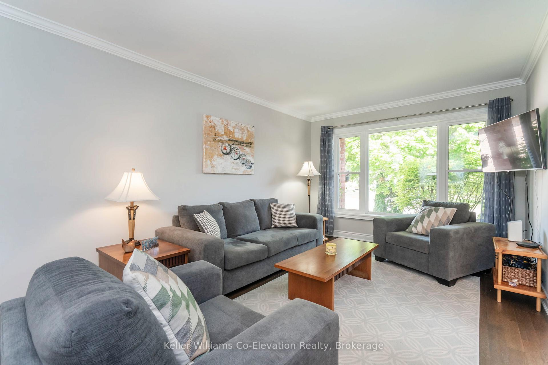 Photo 11 of 1056 Dina Crescent, Midland — HOMEH