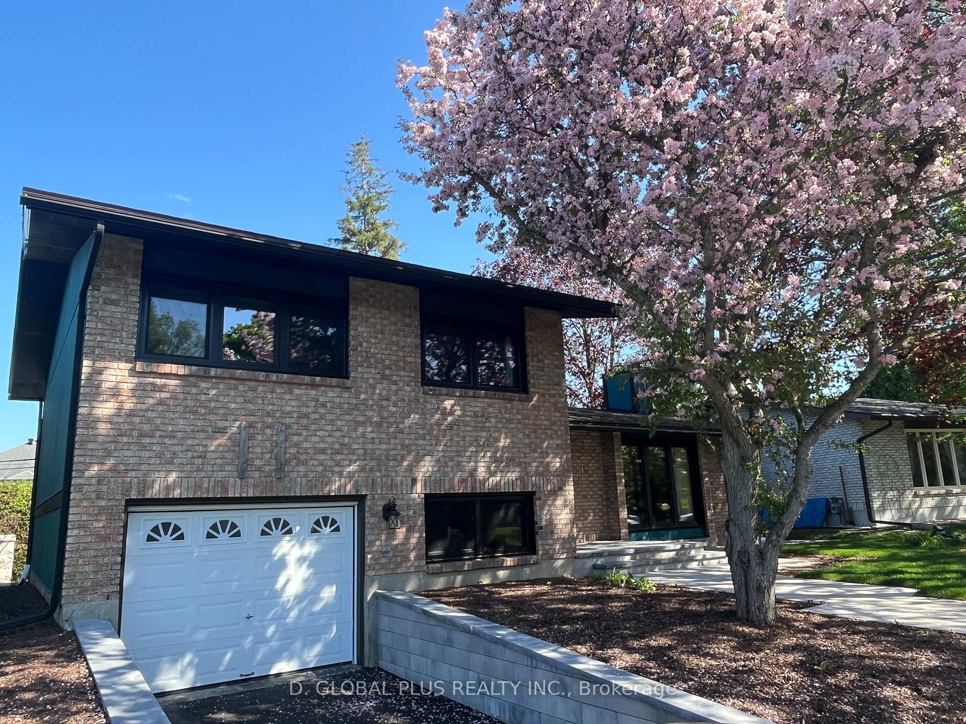 Photo 3 of 51 Chimo Drive, Ottawa, Kanata - Katimavik — HOMEH
