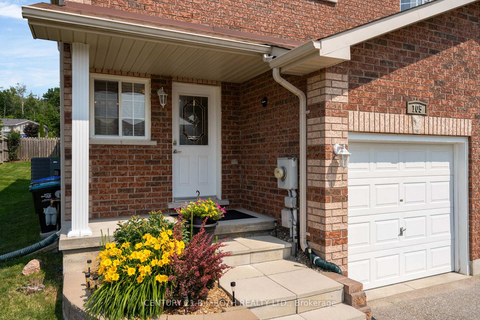 Photo 2 of 105 Southwinds Crescent, Midland — HOMEH