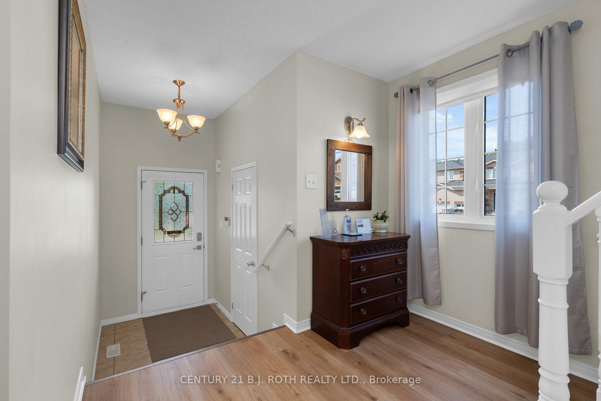 Photo 5 of 105 Southwinds Crescent, Midland — HOMEH