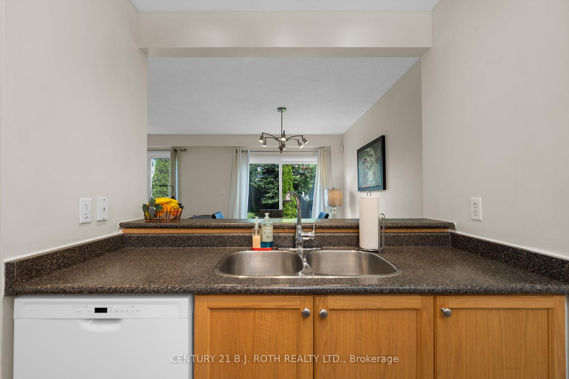Photo 8 of 105 Southwinds Crescent, Midland — HOMEH