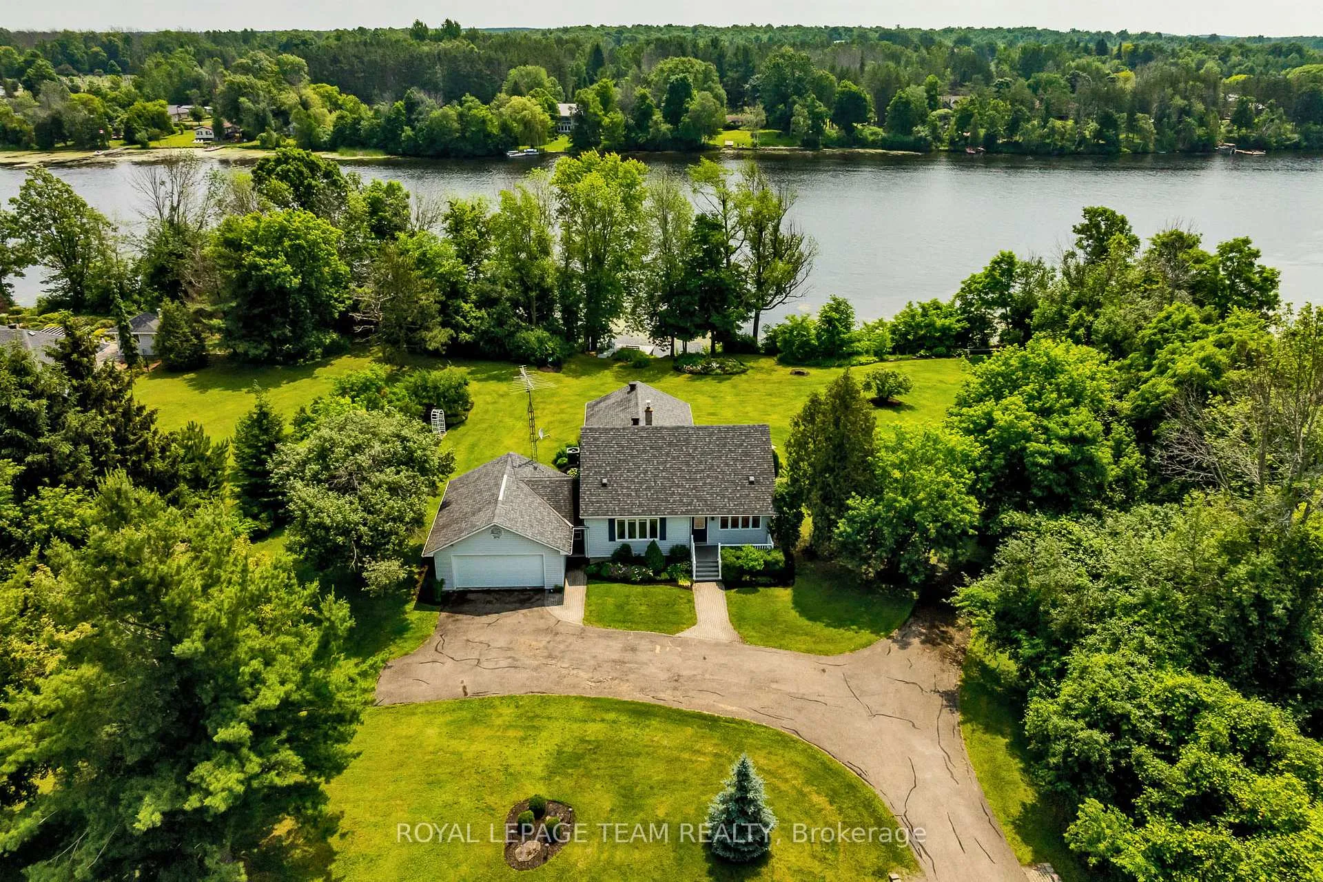 Photo 1 of 833 Heritage Drive, Montague, Montague Twp — HOMEH