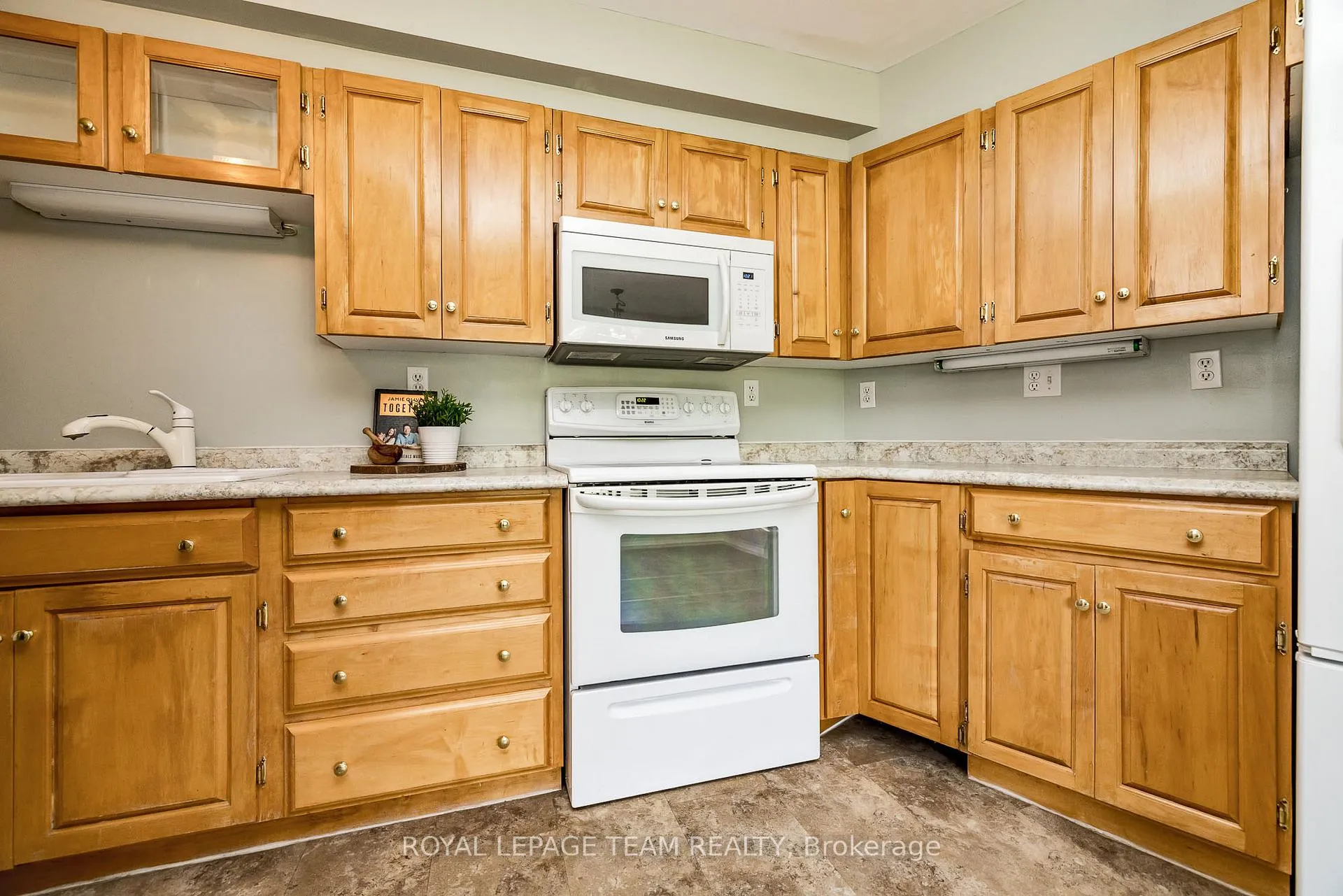 Photo 12 of 833 Heritage Drive, Montague, Montague Twp — HOMEH