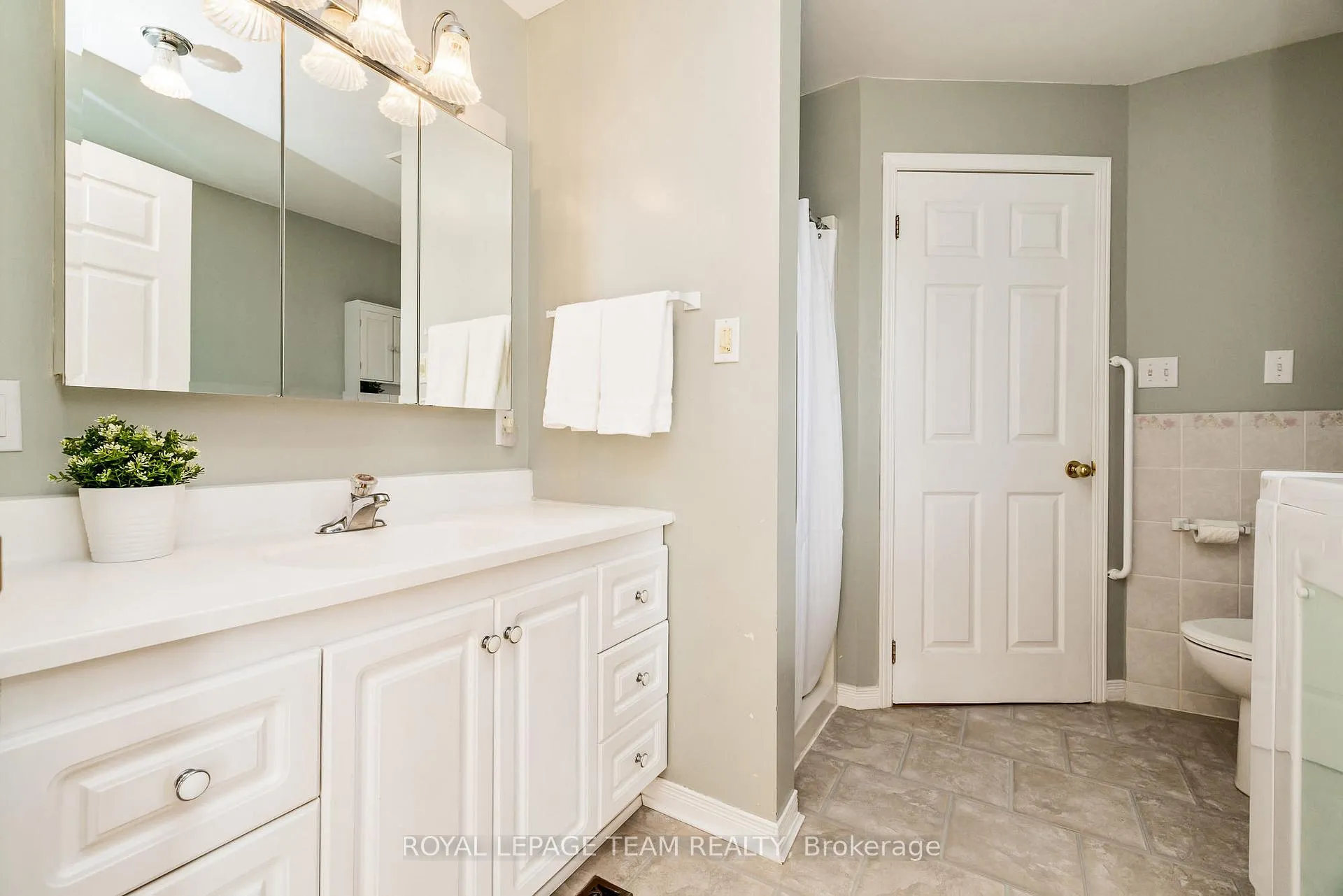 Photo 16 of 833 Heritage Drive, Montague, Montague Twp — HOMEH