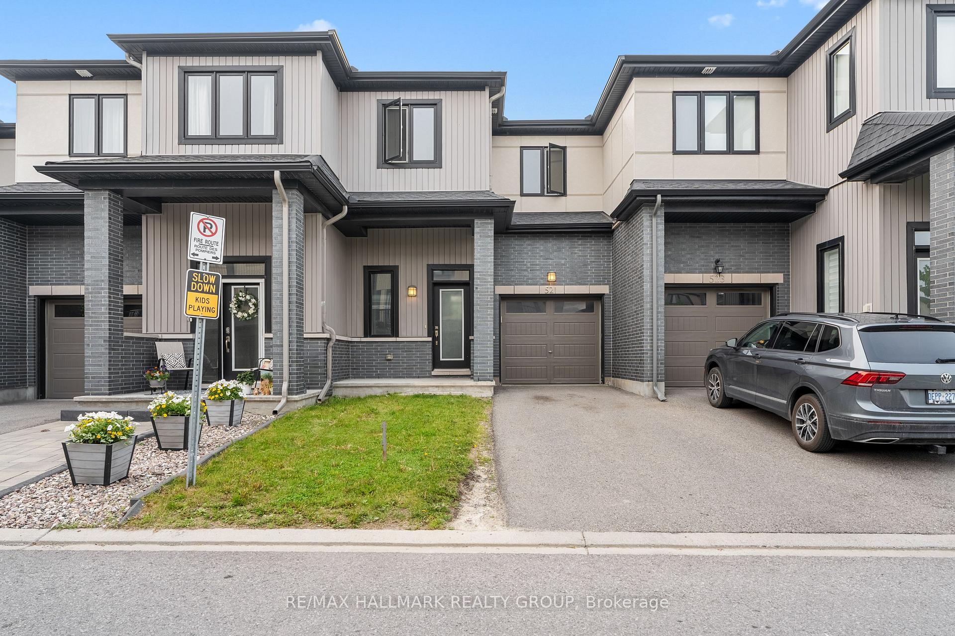 Front of 521 Radiant Private