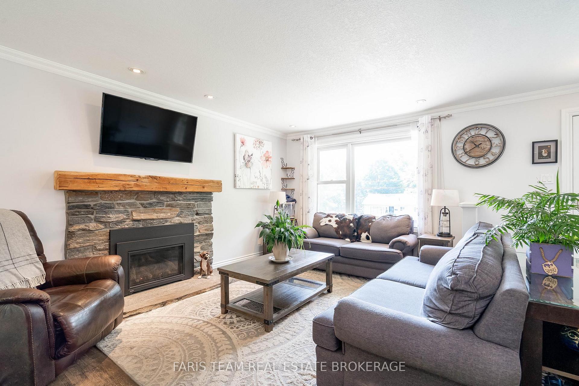 Photo 11 of 1116 Everton Road, Midland — HOMEH