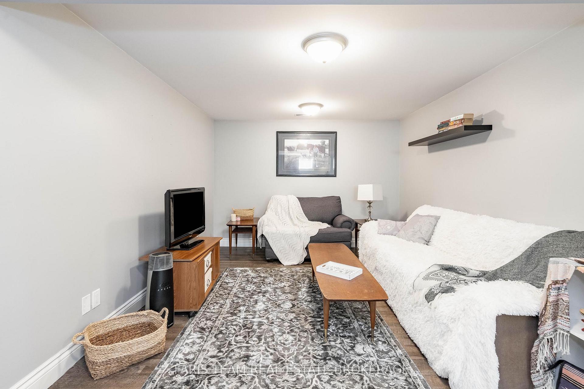 Photo 19 of 1116 Everton Road, Midland — HOMEH