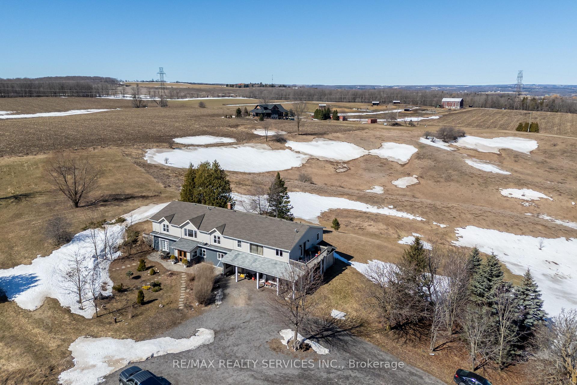 Front of 995486 Mono-Adjala Townline