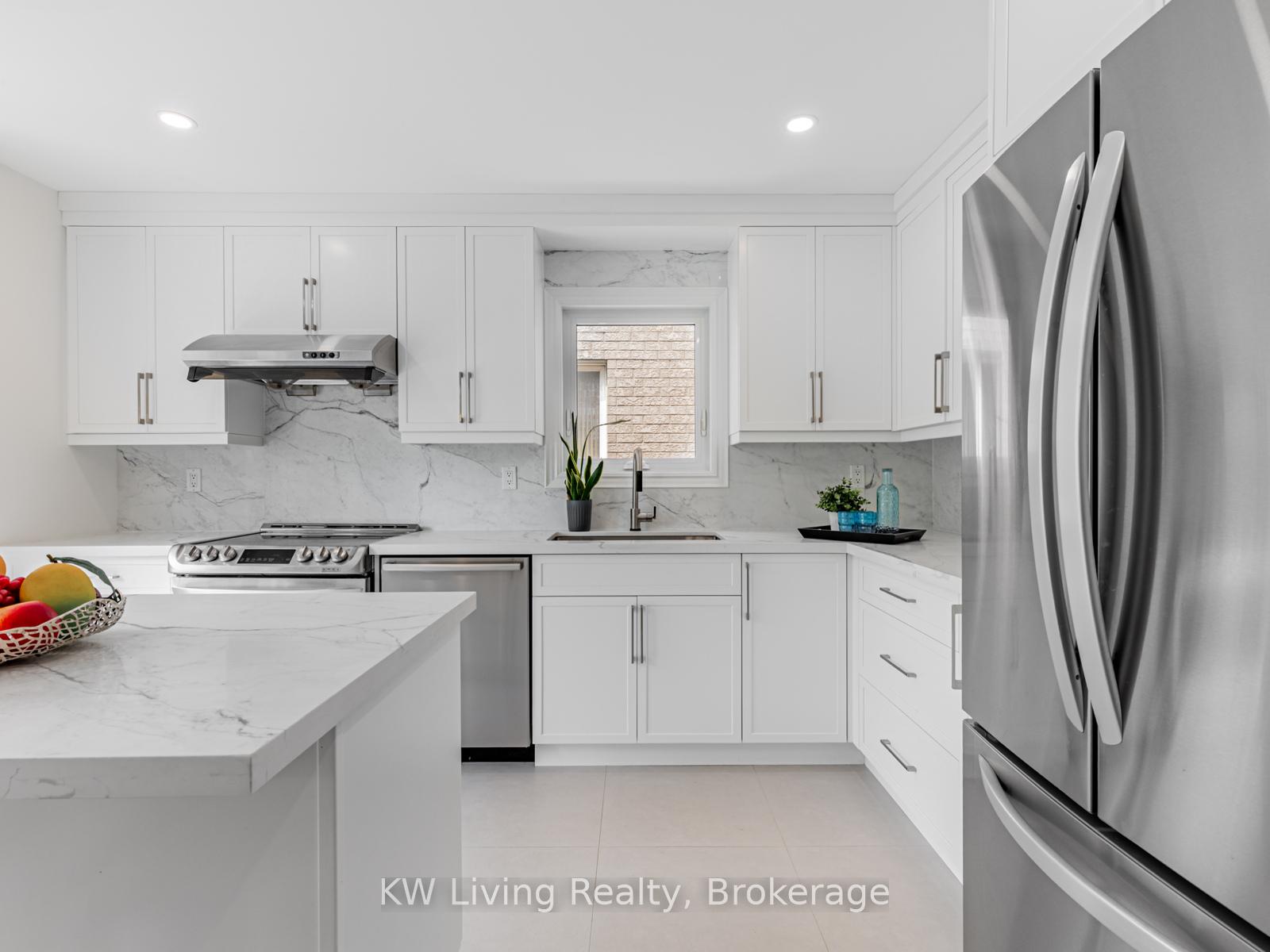 Photo 8 of 98 Leitchcroft Crescent, Markham, Commerce Valley — HOMEH