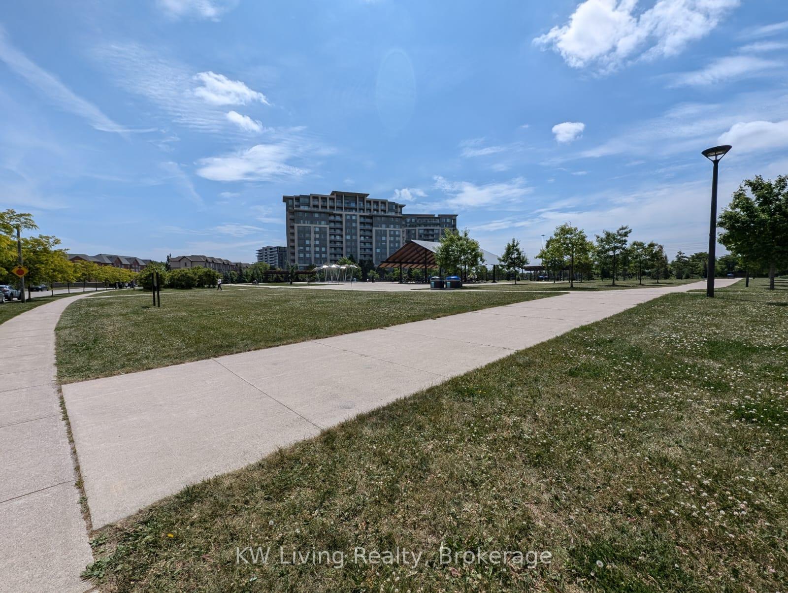 Photo 23 of 98 Leitchcroft Crescent, Markham, Commerce Valley — HOMEH
