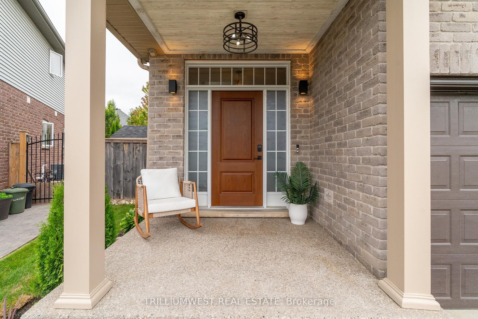 Photo 3 of 293 Watervale Crescent, Kitchener — HOMEH