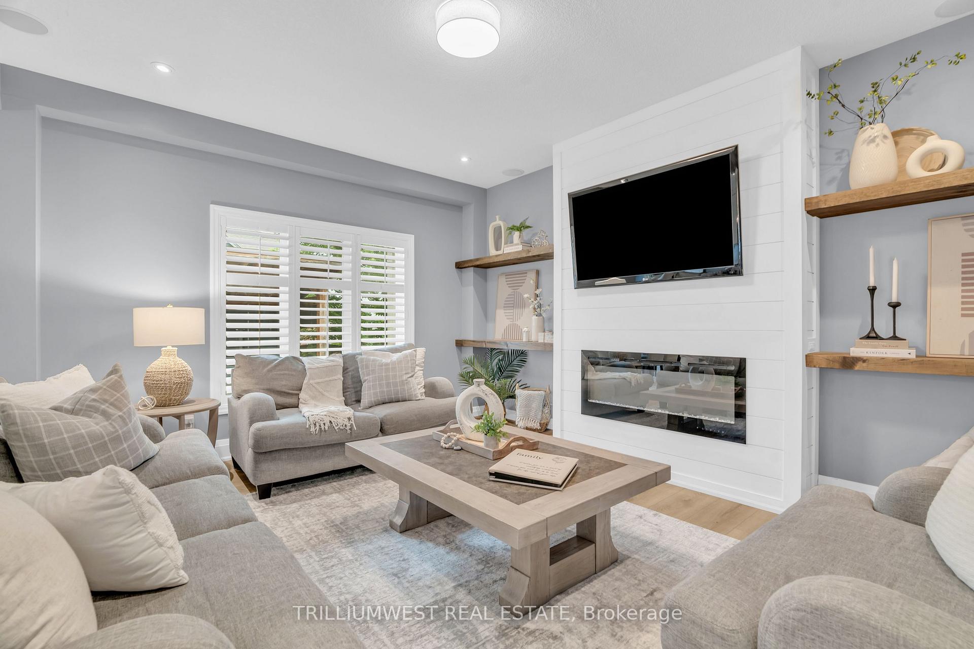 Photo 4 of 293 Watervale Crescent, Kitchener — HOMEH