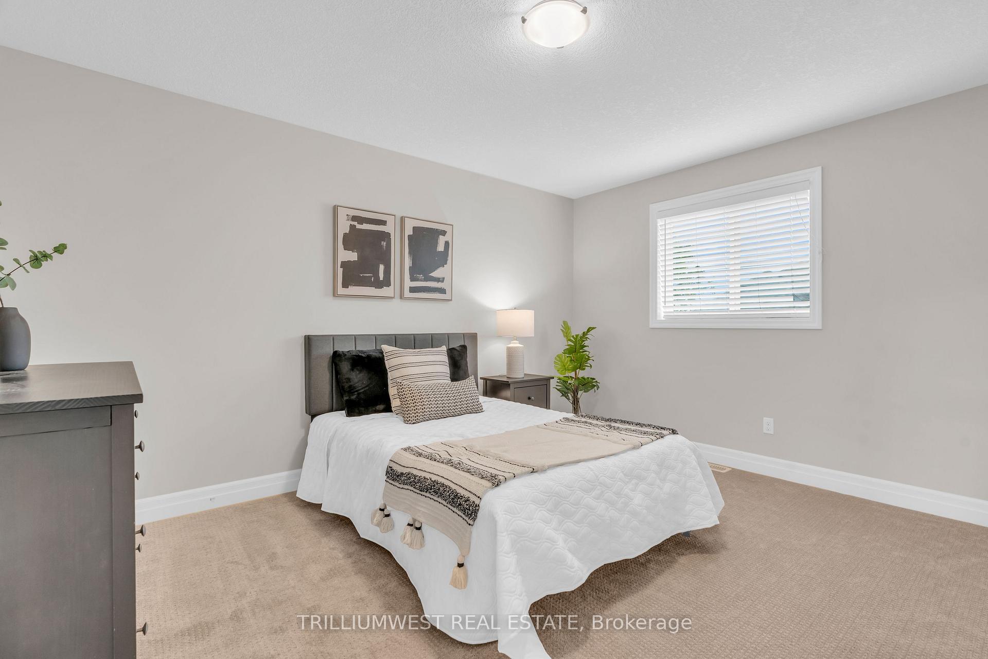 Photo 20 of 293 Watervale Crescent, Kitchener — HOMEH