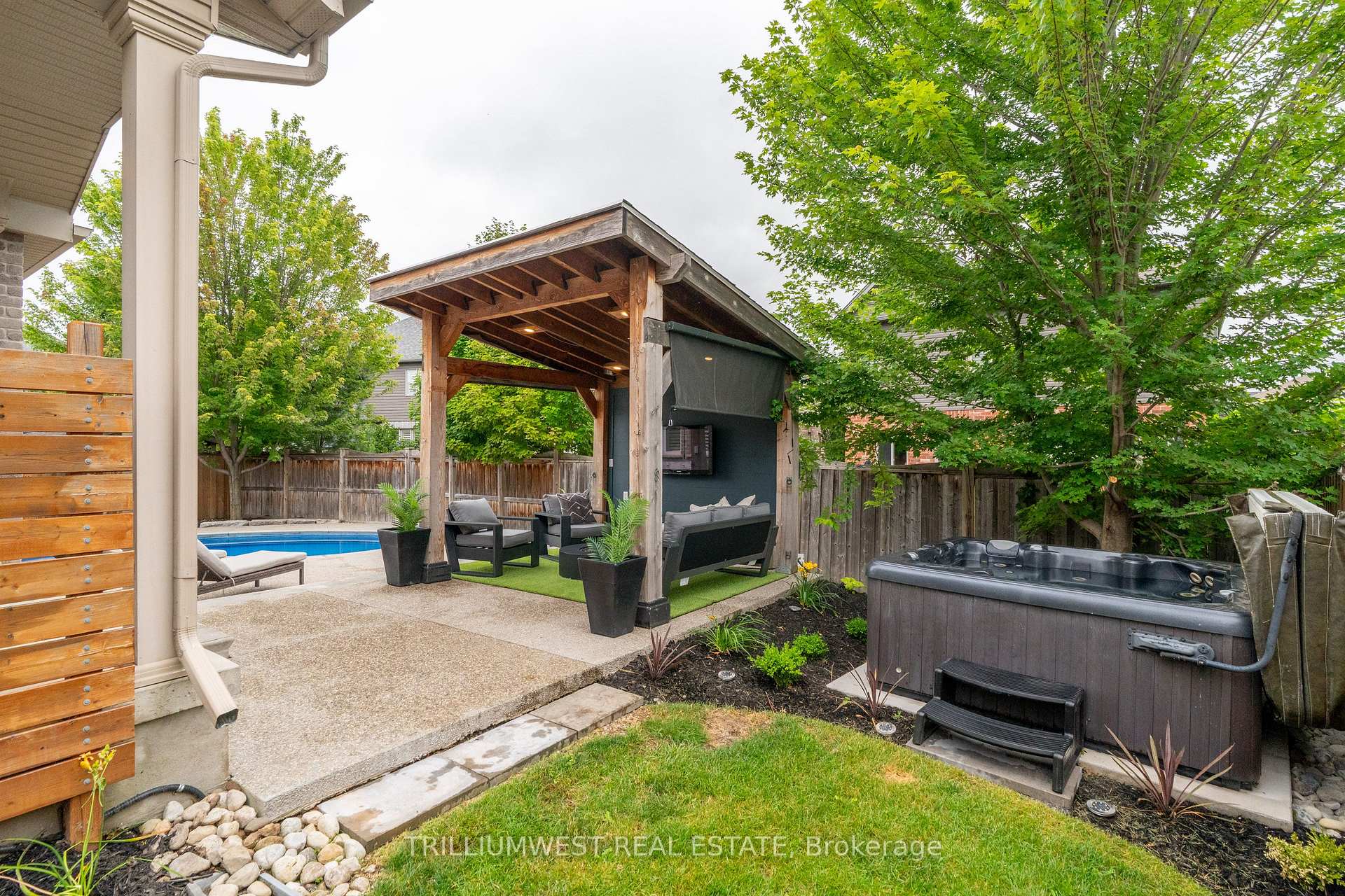 Photo 31 of 293 Watervale Crescent, Kitchener — HOMEH
