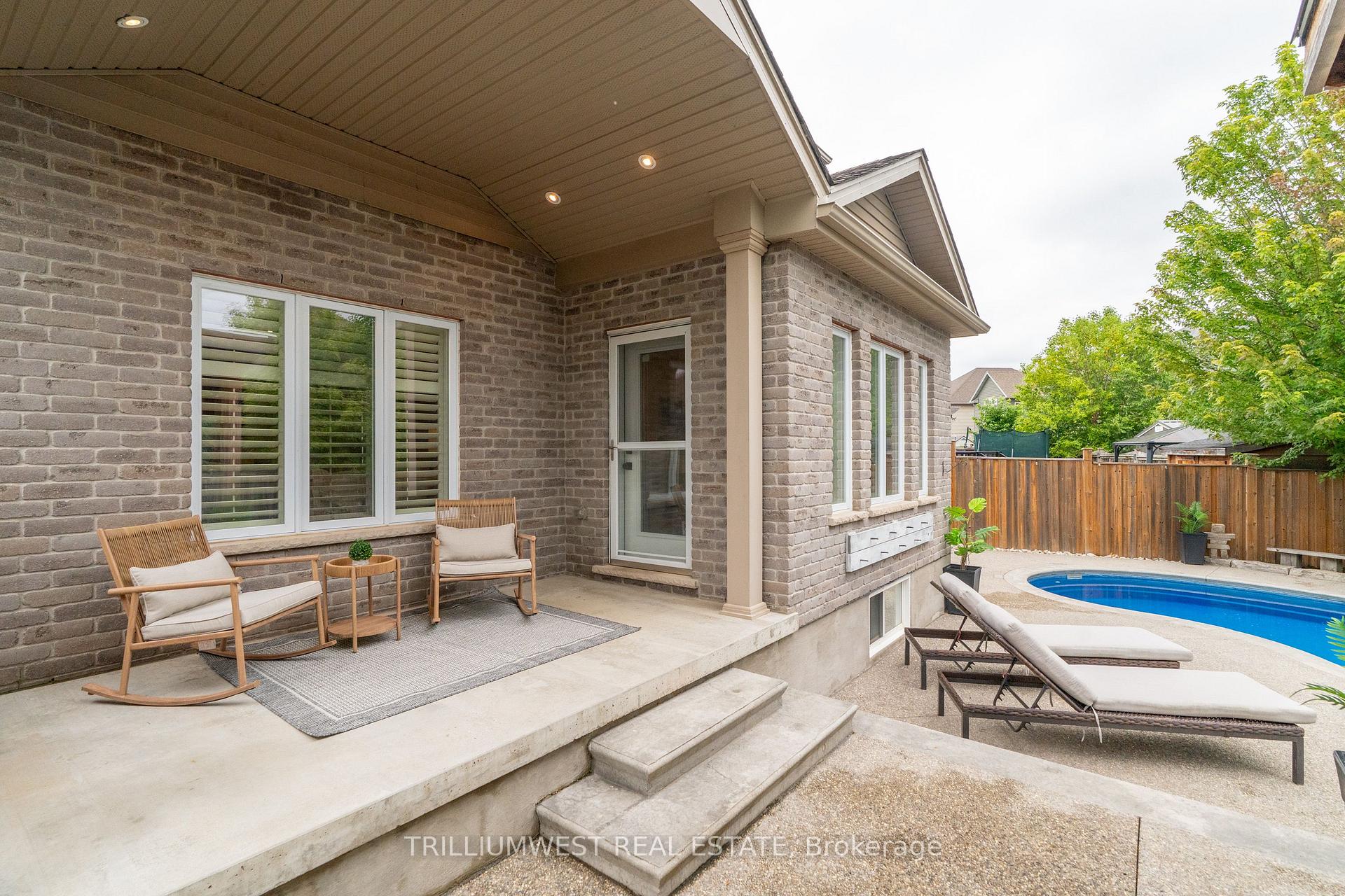 Photo 32 of 293 Watervale Crescent, Kitchener — HOMEH