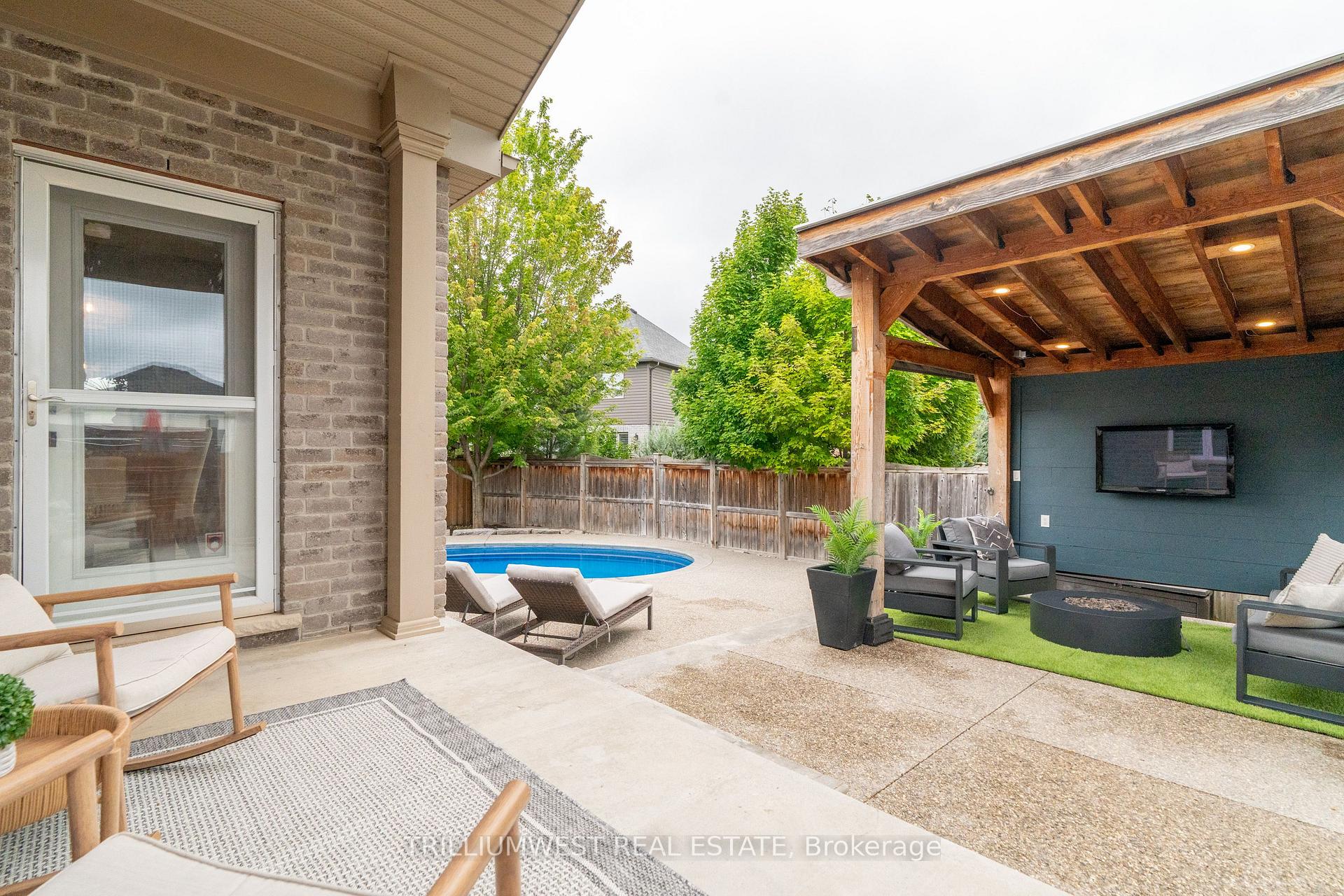 Photo 33 of 293 Watervale Crescent, Kitchener — HOMEH