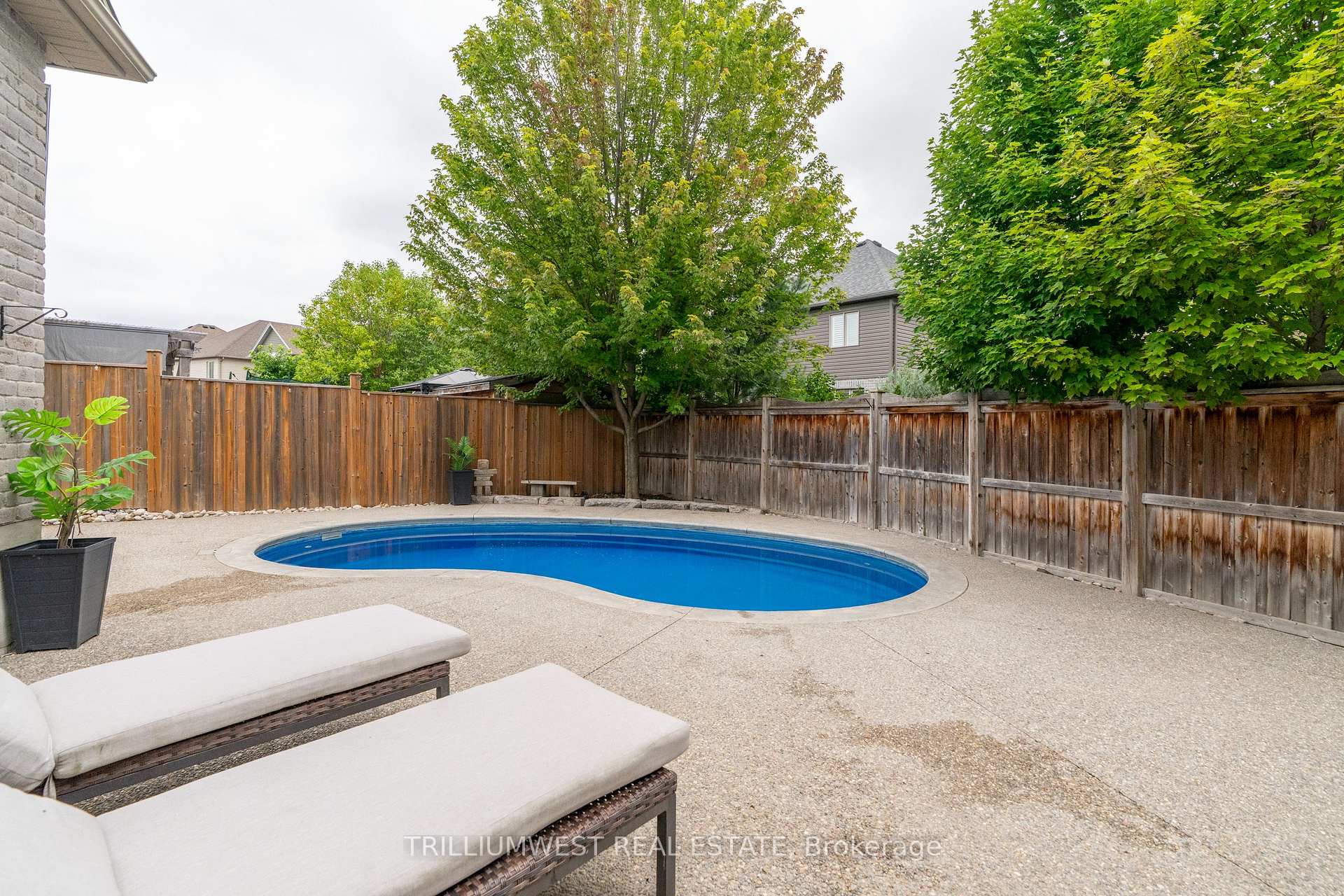 Photo 35 of 293 Watervale Crescent, Kitchener — HOMEH